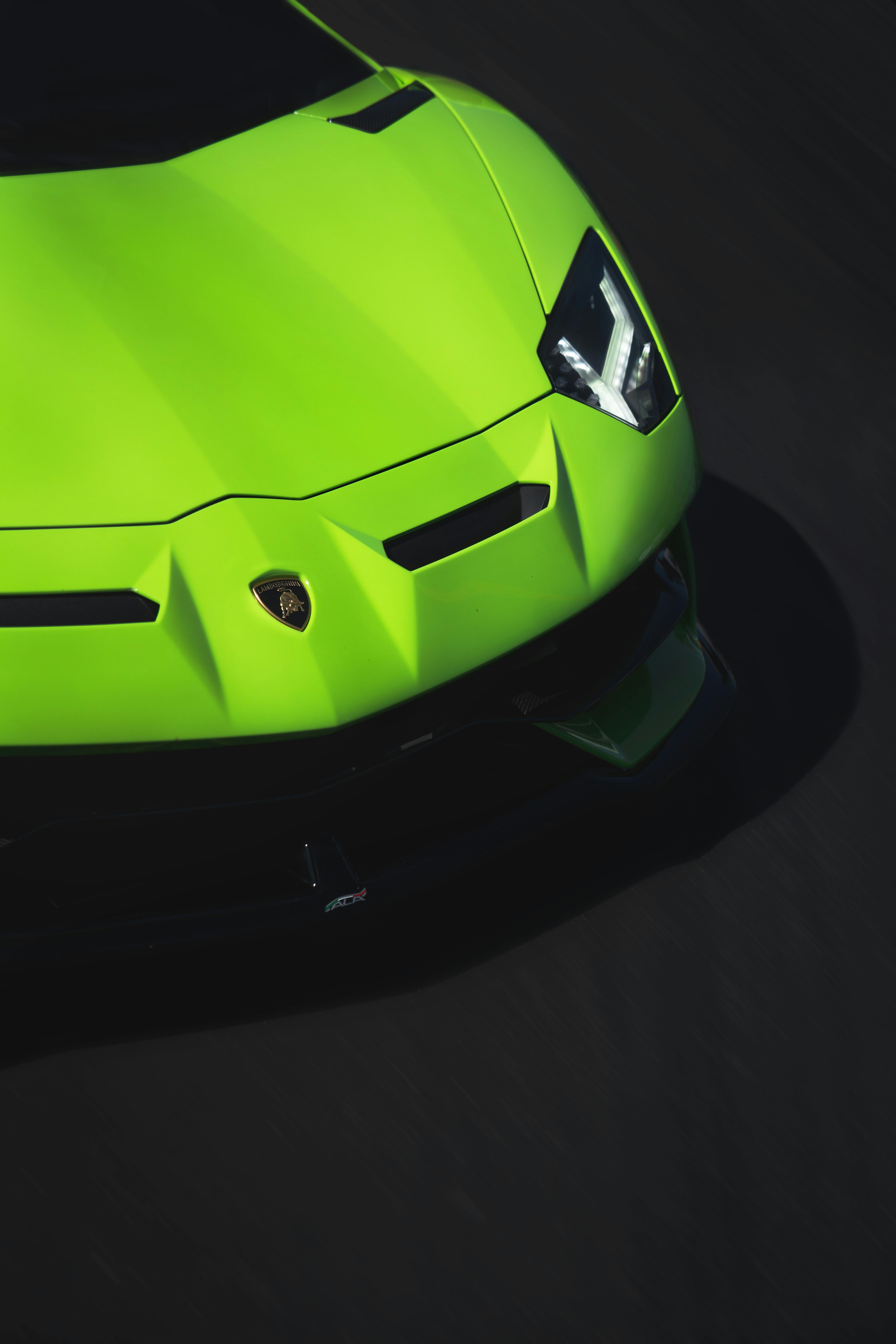 Green Lamborghini Luxury Car · Free