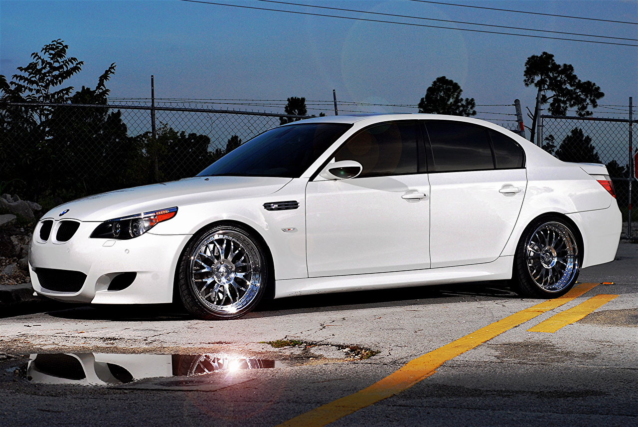 Picture BMW m5 e60 White Side Cars