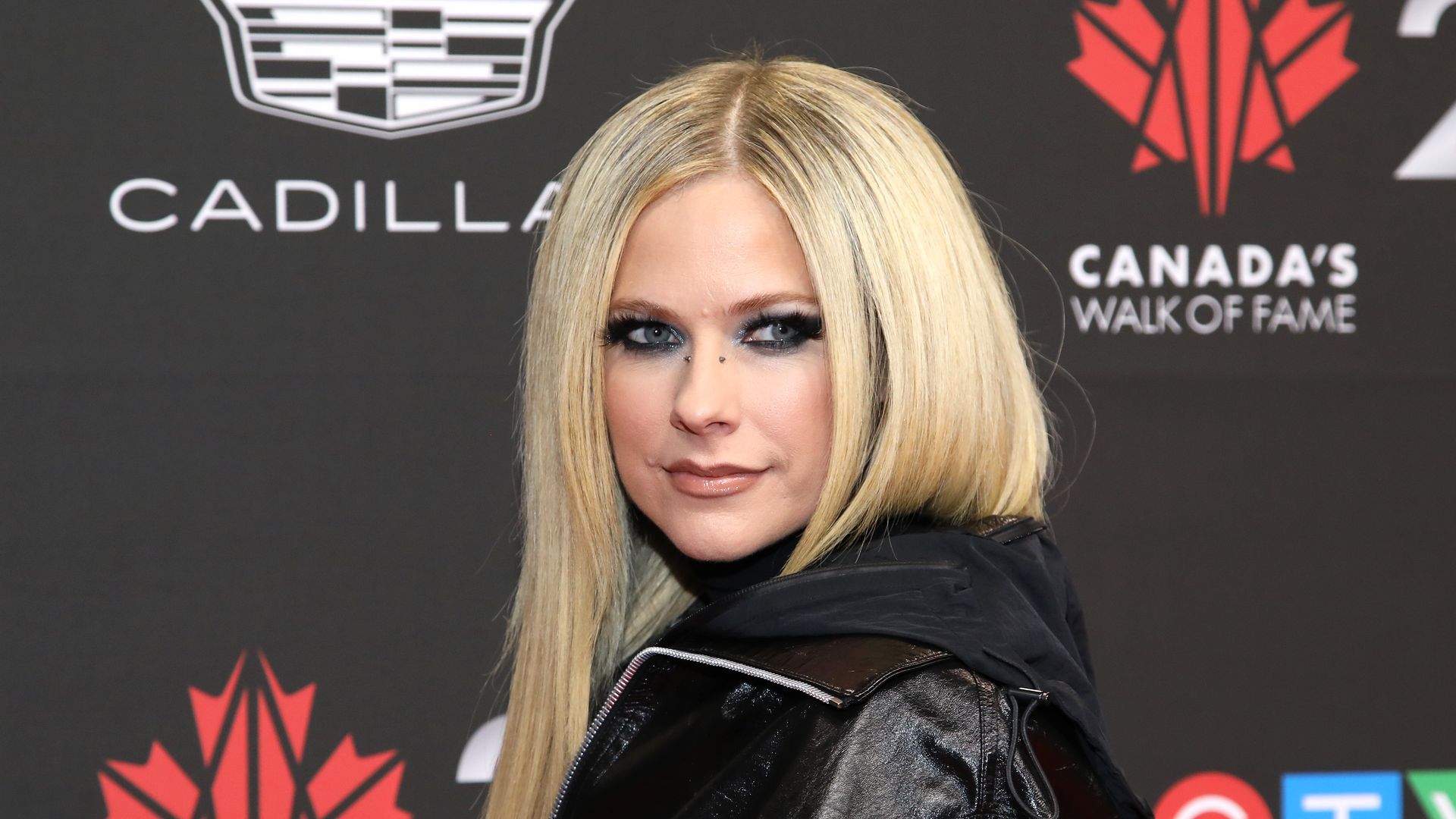 Avril Lavigne sports asymmetrical mini
