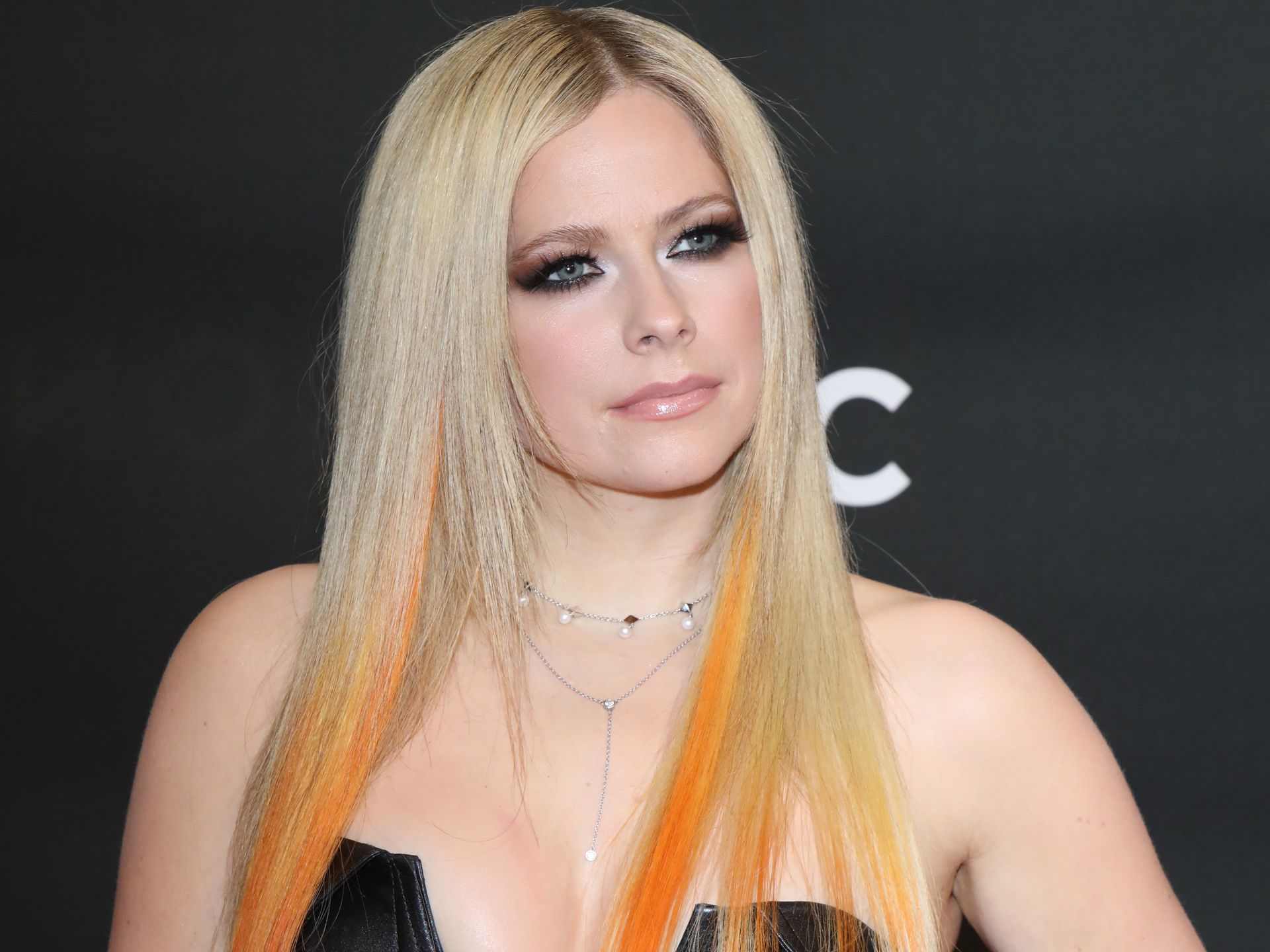 Avril Lavigne puts on very cheeky