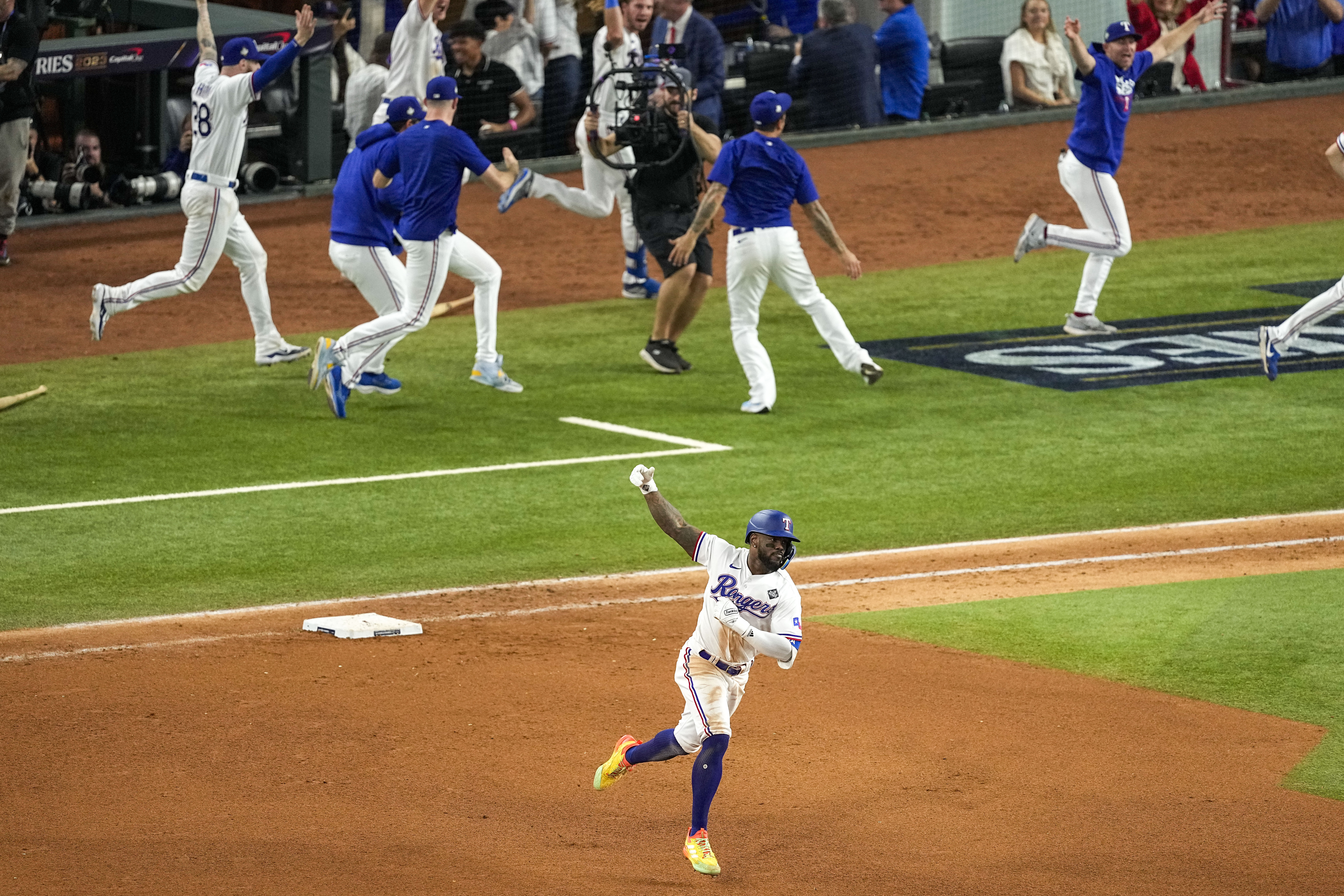 tying shot in 9th rally Rangers