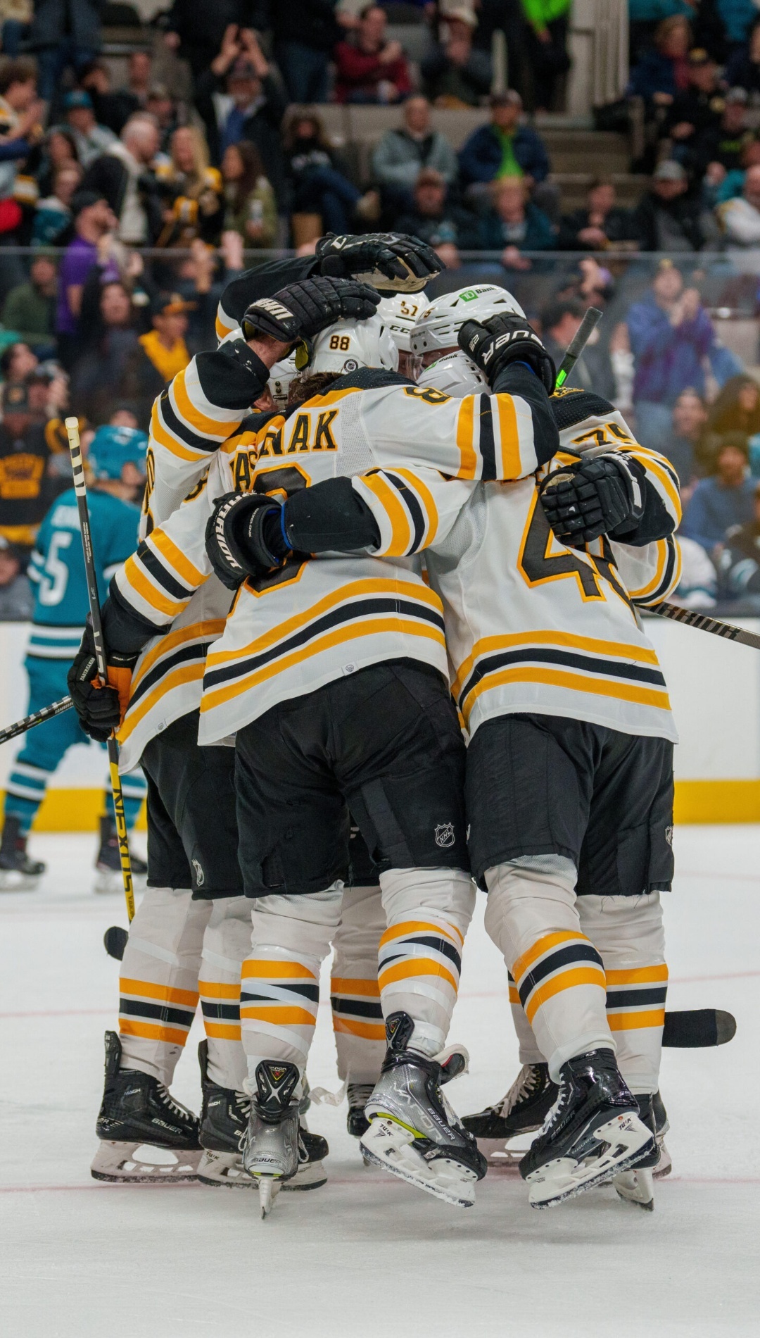 Boston Bruins iPhone Wallpaper HQ