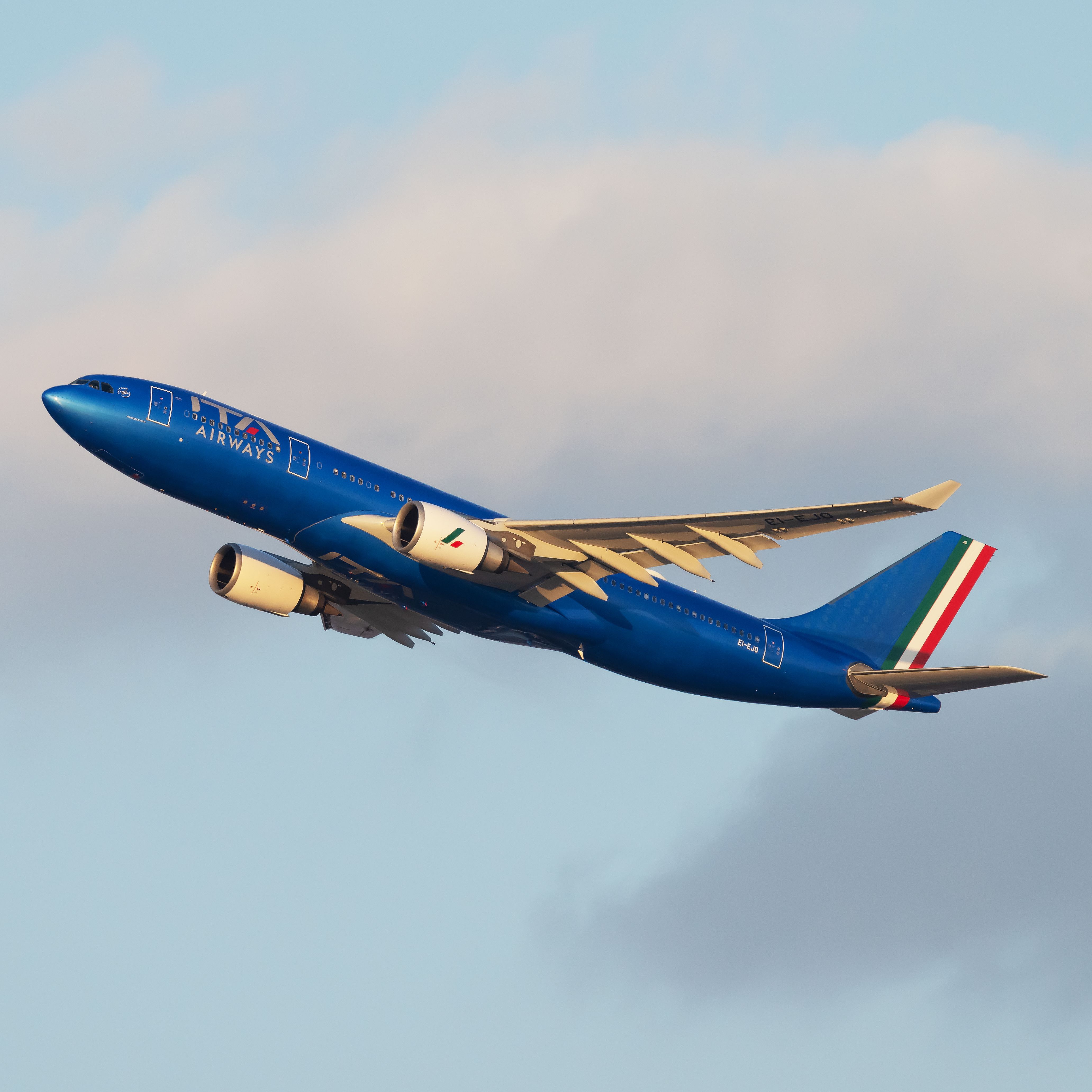 Inside ITA Airways' New Airbus A350 900
