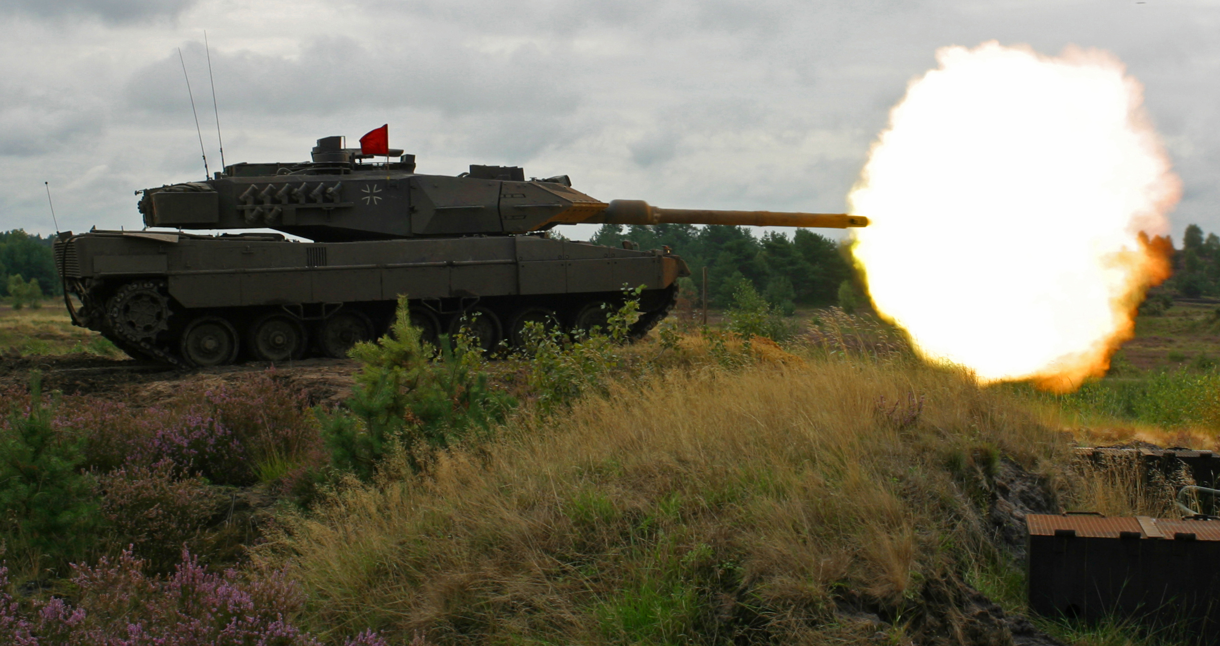 Wallpaper fire, shot, tank, leopard 2a6