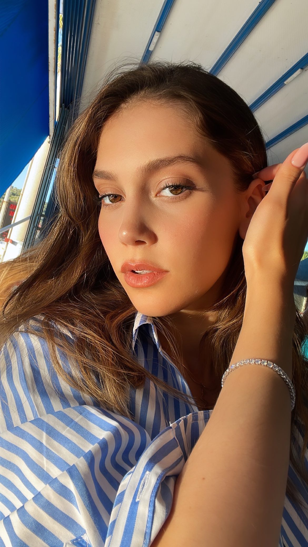 Ecem çırpan çıplak