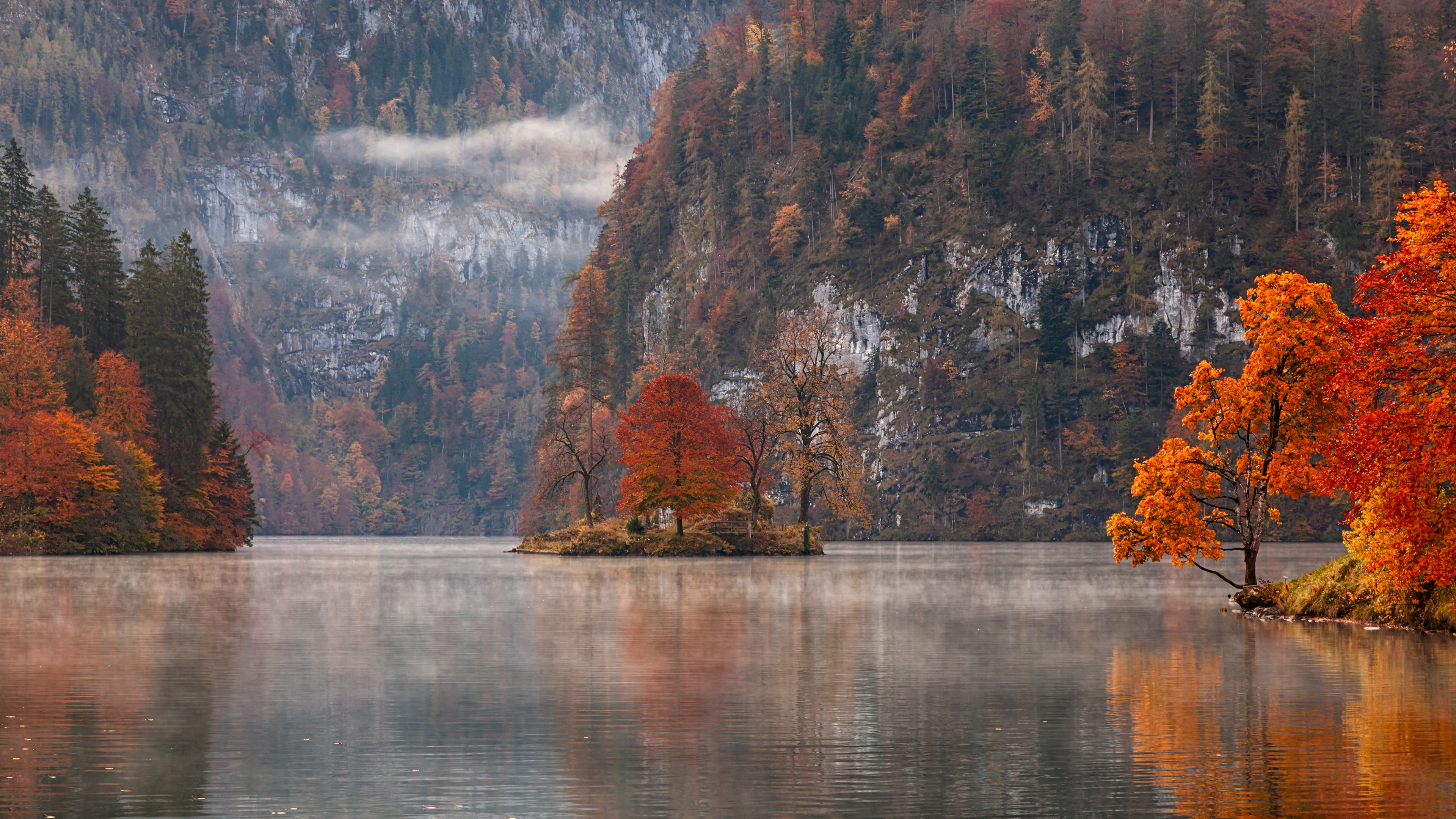 Serene Autumn Reflections: 4K Ultra HD Lake Wallpaper