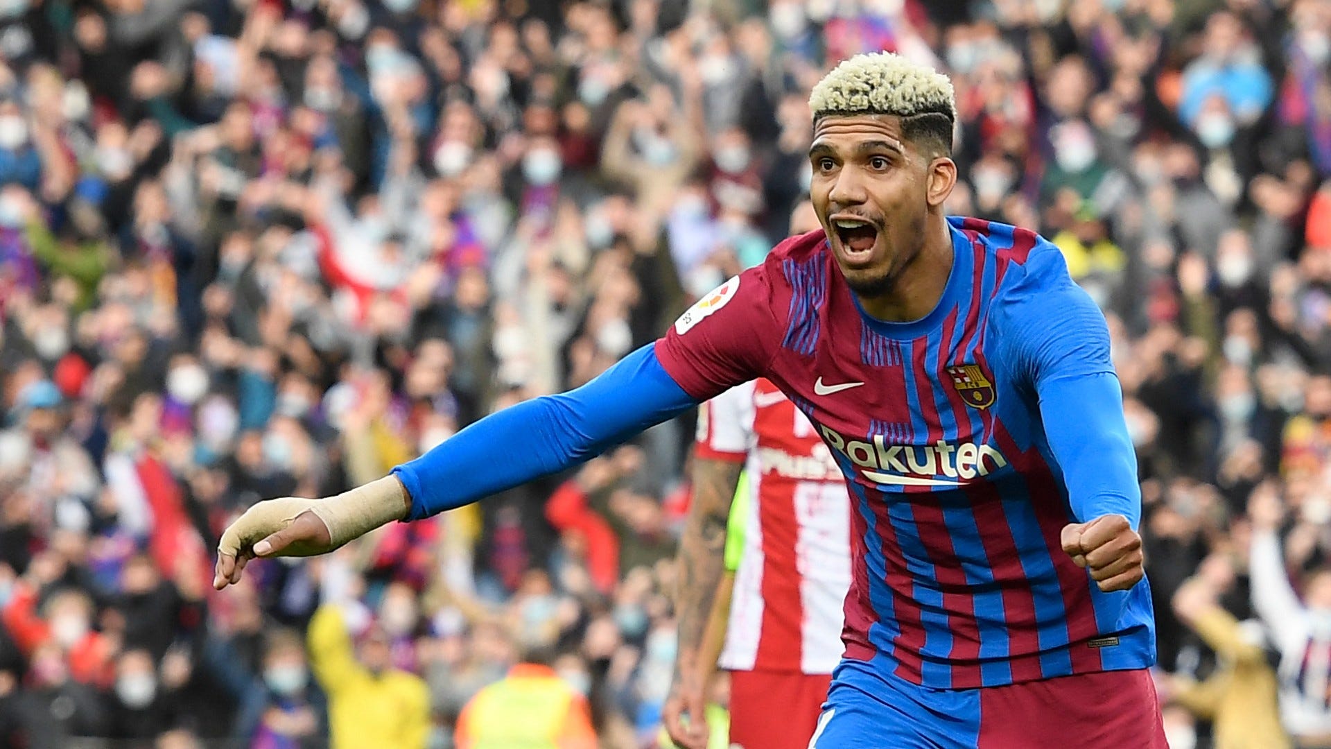 Araujo to sign Barcelona contract until