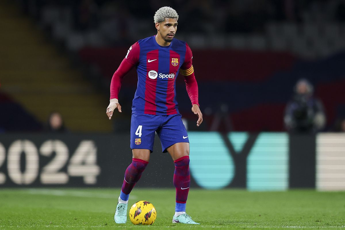 Ronald Araujo suffers facial fracture