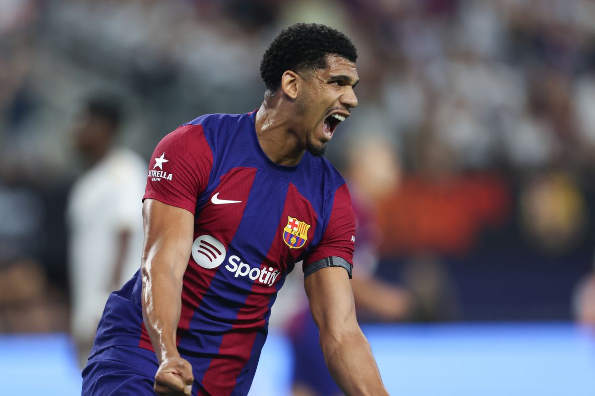 Barcelona's Ronald Araujo 'will be best