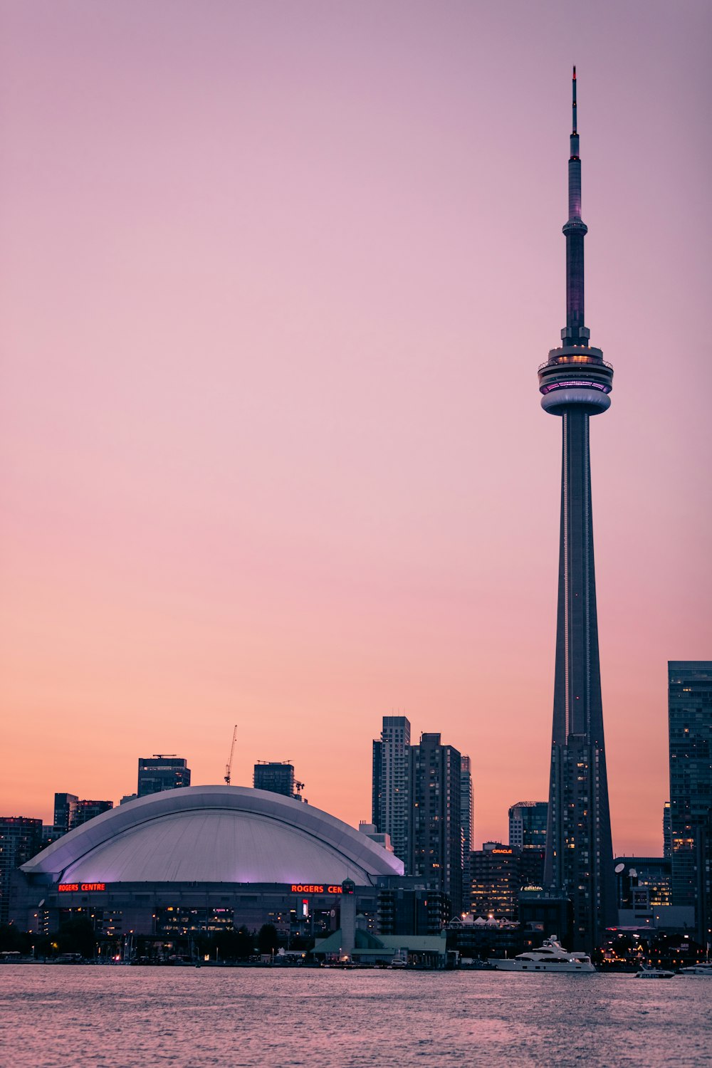 1K+ Cn Tower, Toronto, Canada Picture