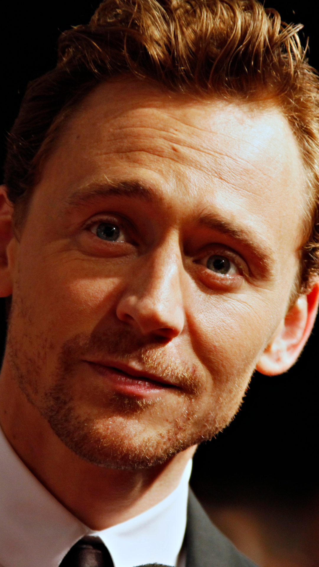 Tom Hiddleston Phone Wallpaper