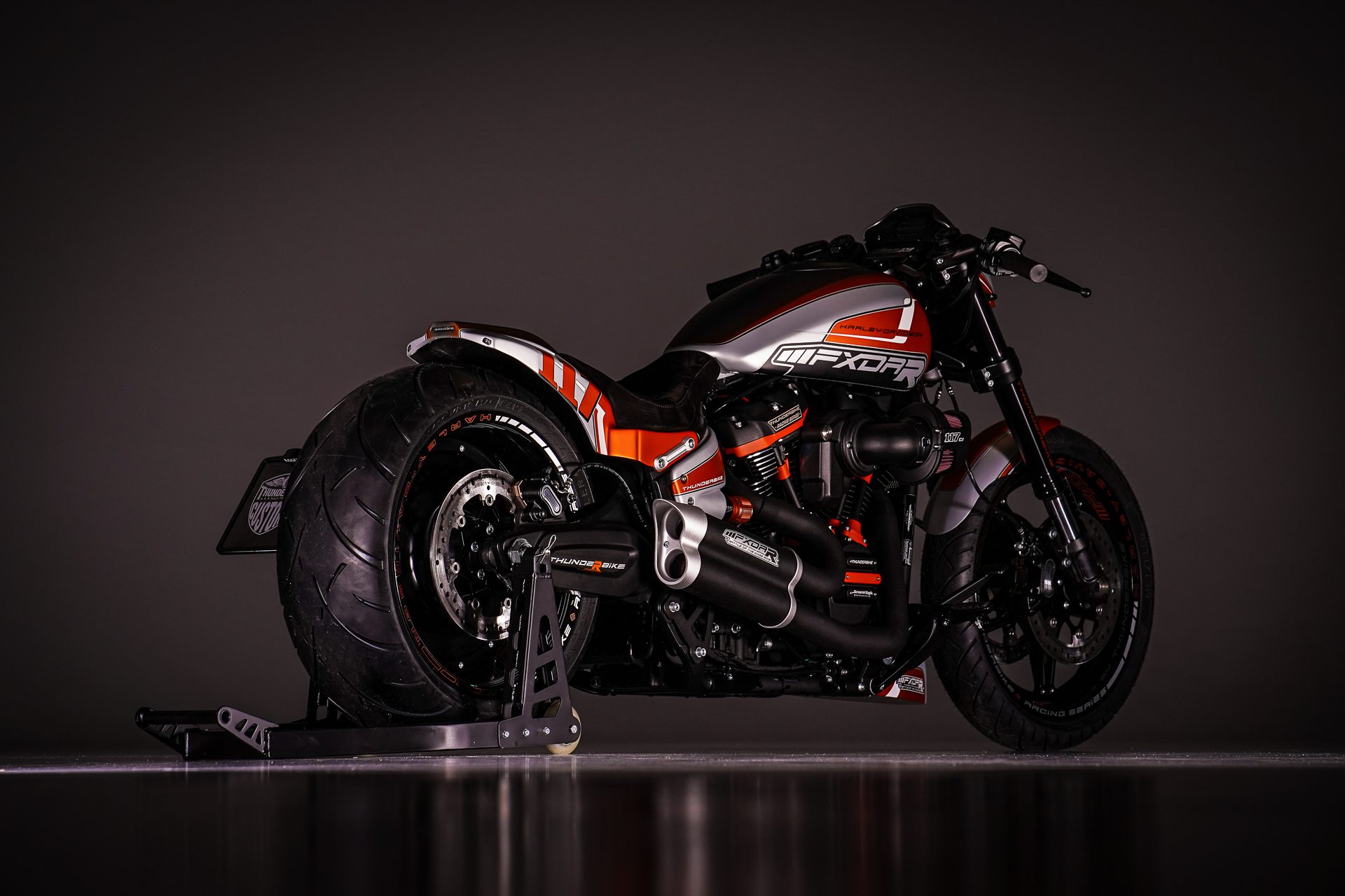 Roar Thunderbike customized Harley