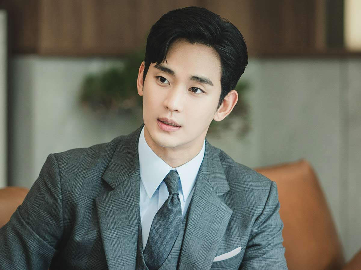 Kim Soo Hyun Plays An Ideal Husband