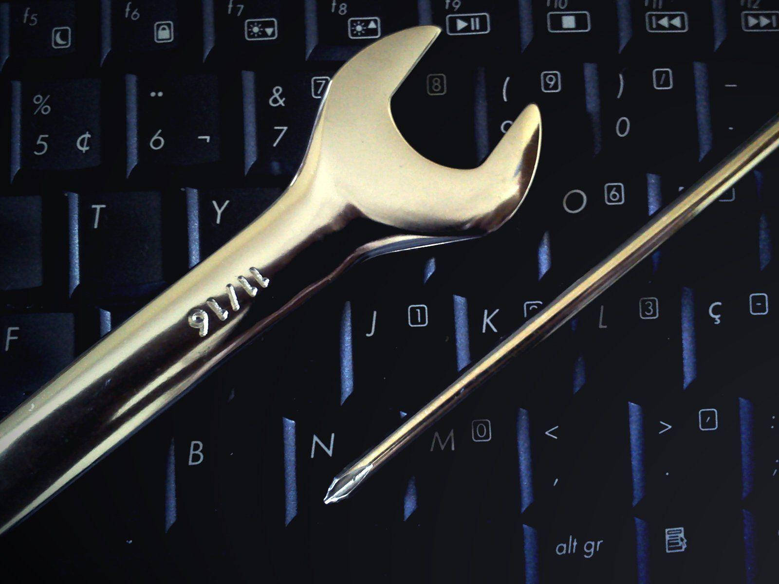 Download Website Maintenance Computer