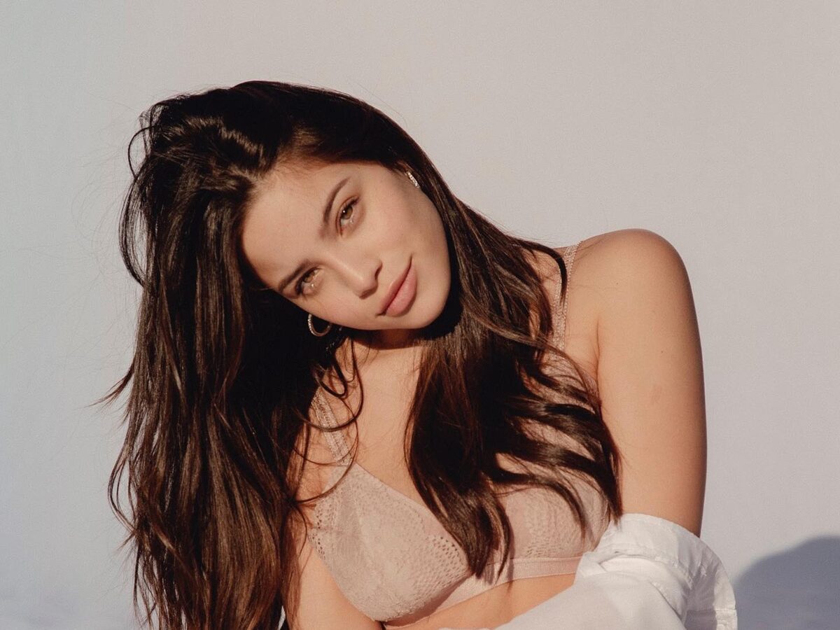 Argentinian Superstar Emilia Shares Her