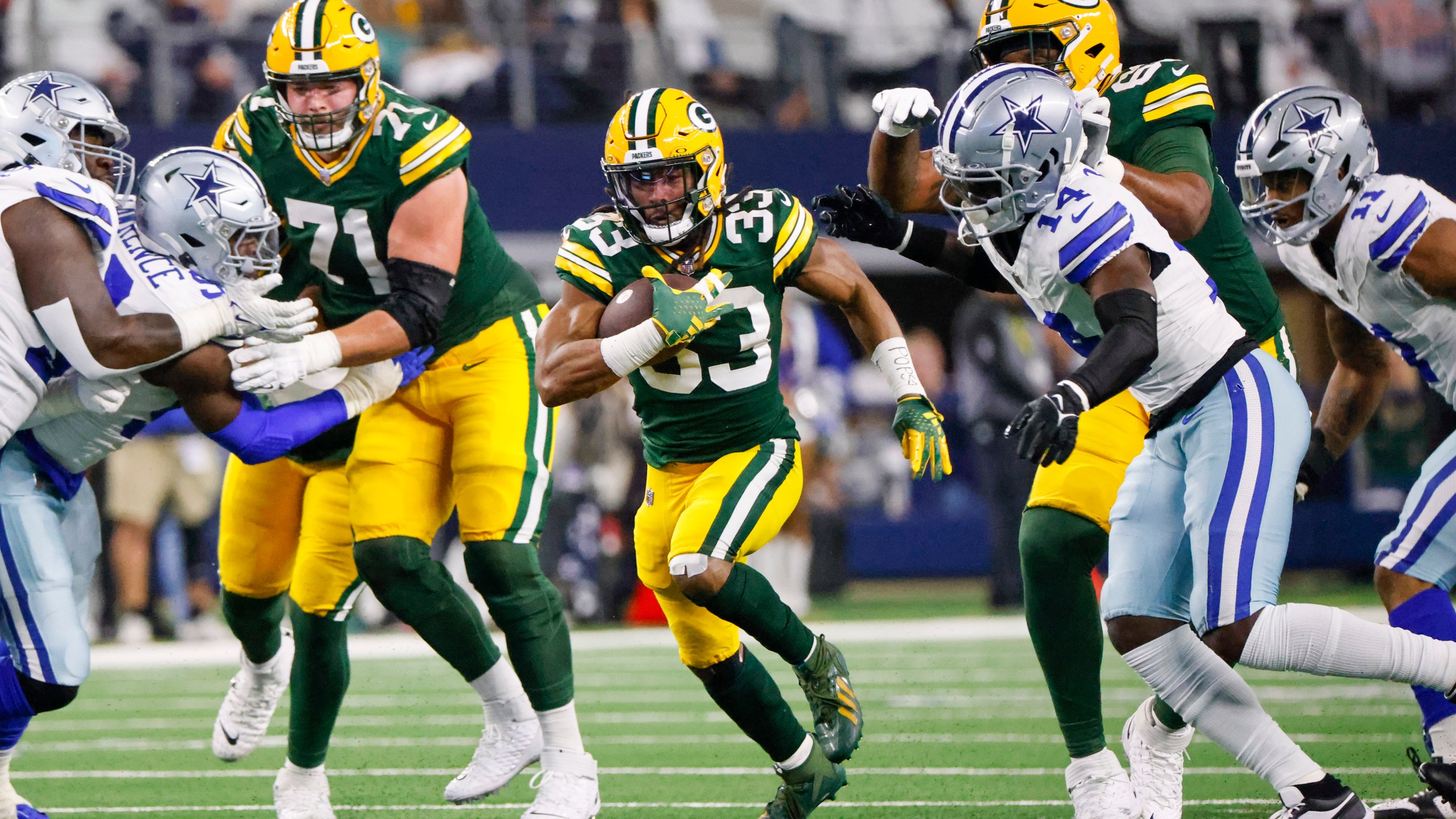 Aaron Jones scores 3 touchdowns