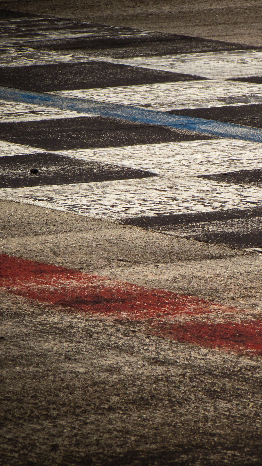 Race Track Home Screen Wallpaper