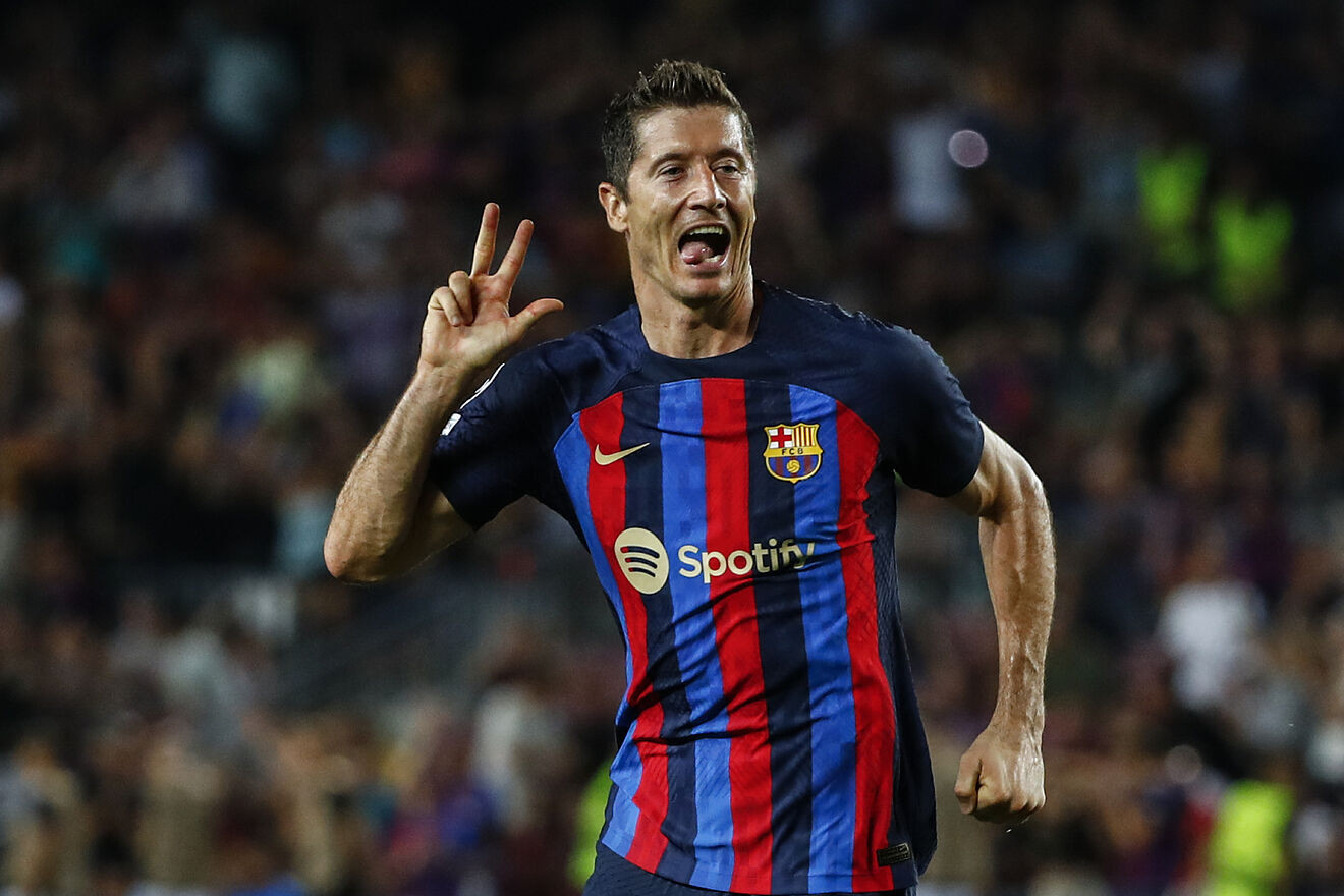 Barca marvel at 'wonder' Lewandowski
