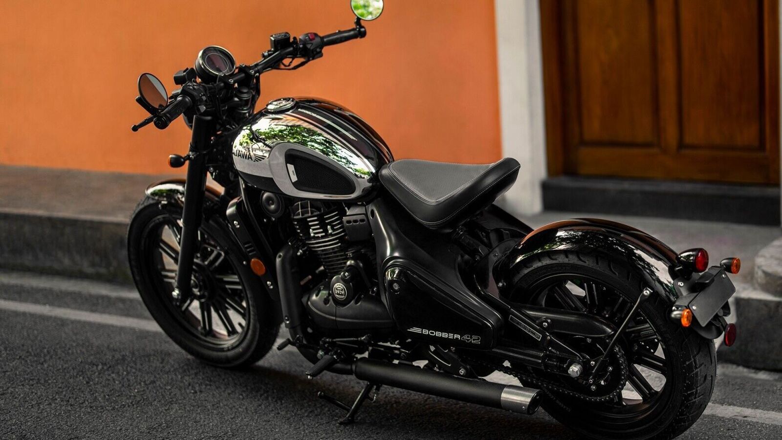 2023 Jawa 42 Bobber Black Mirror