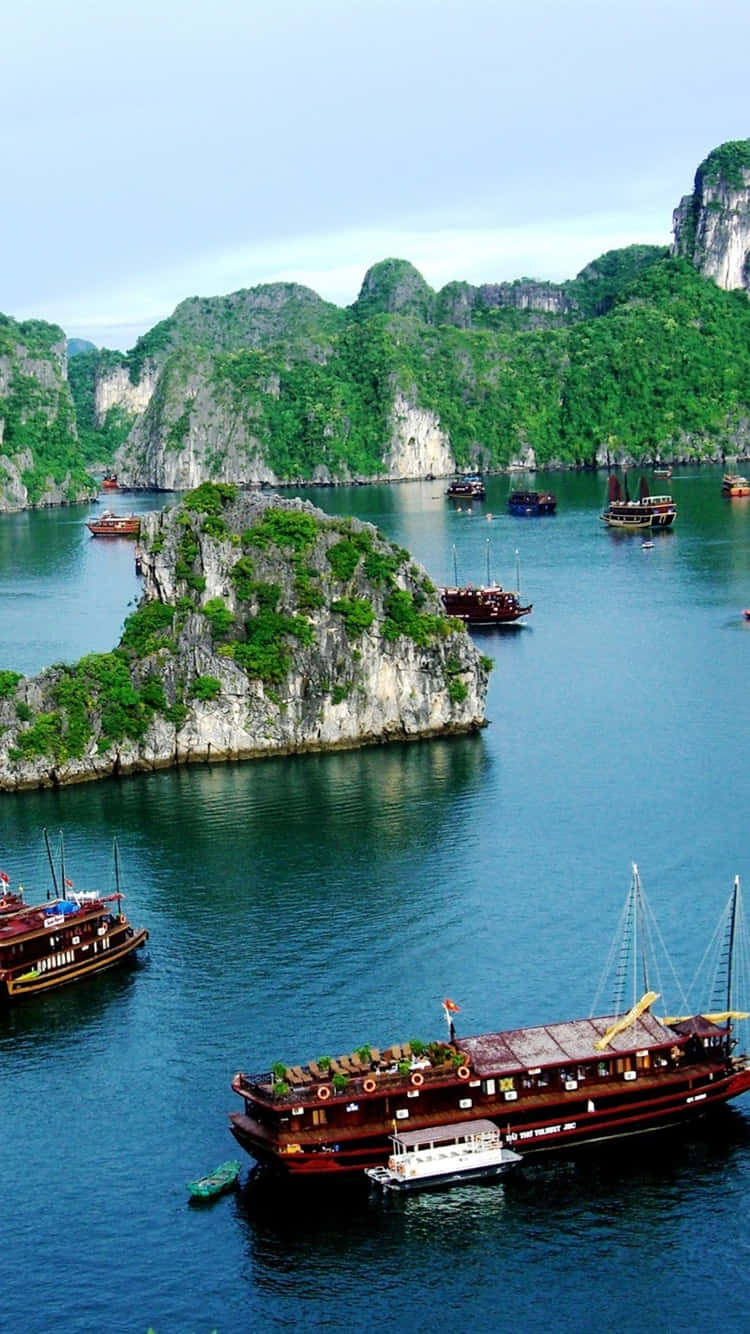 Halong Bay In Vietnam Wallpaper