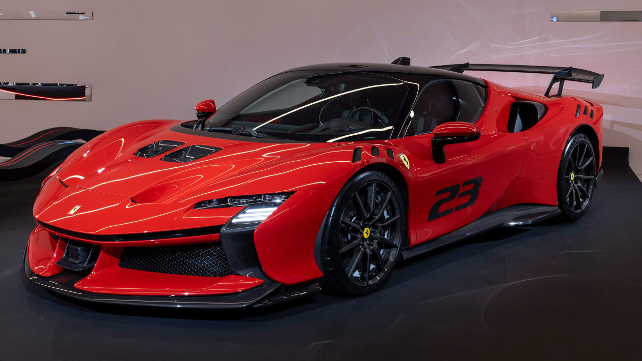 New Ferrari SF90 XX Stradale revealed