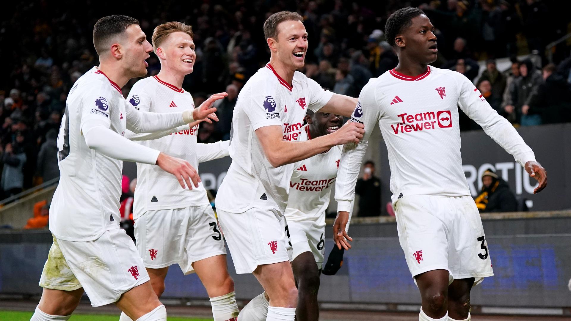 Kobbie Mainoo snatches Man Utd