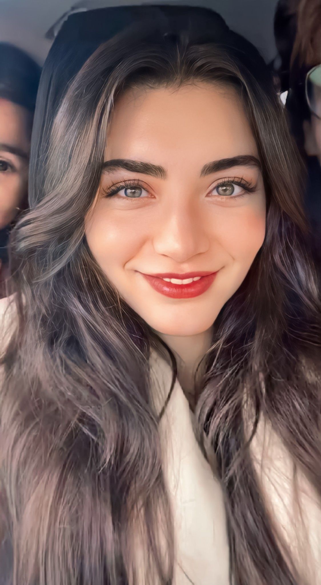 ozge torer HD wallpaper