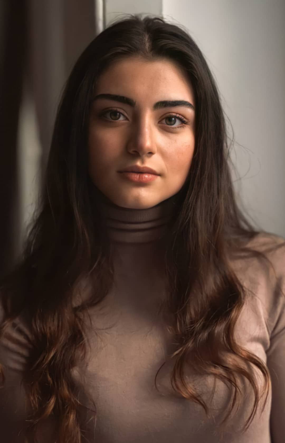 Özge törer. Castane, Ragazza
