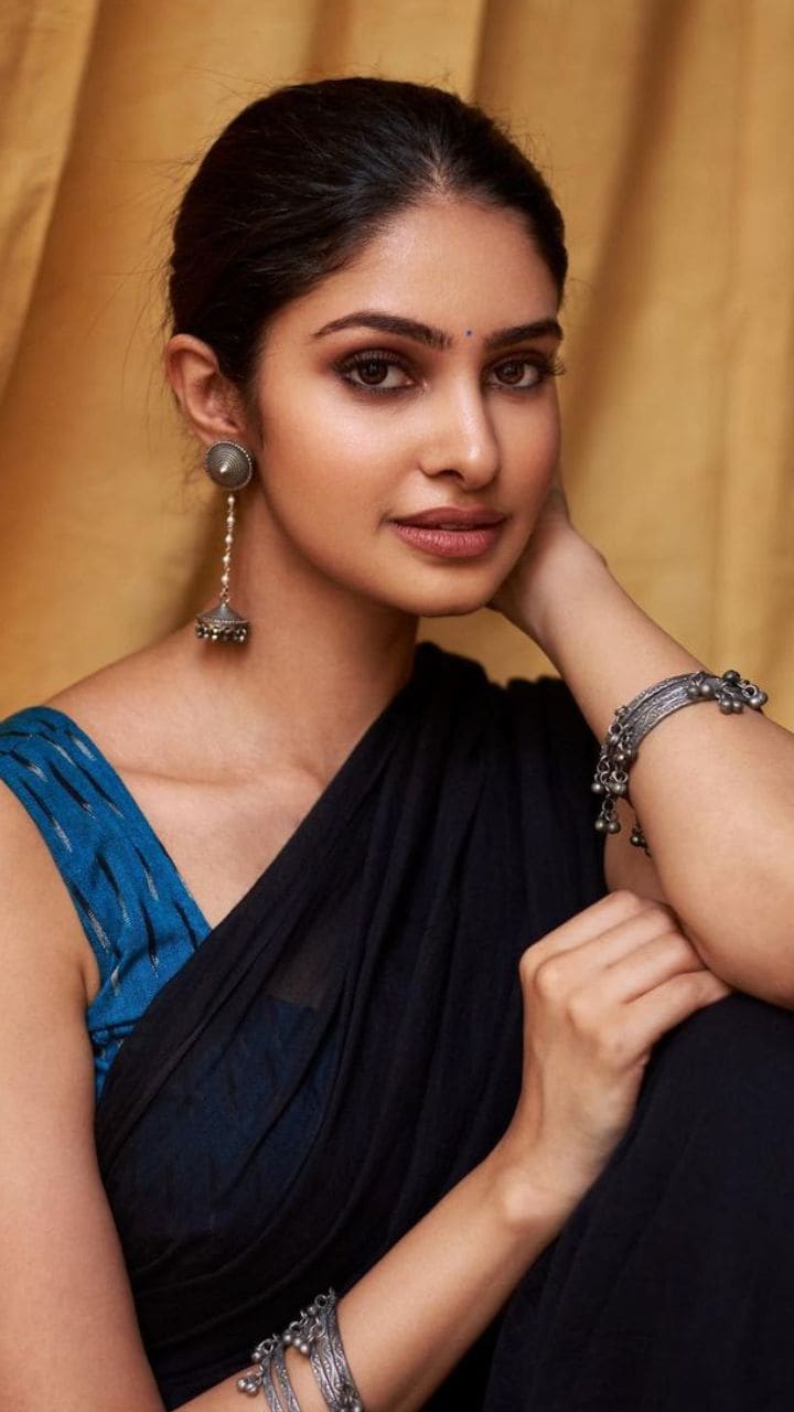 Manasa Varanasi. Web Stories