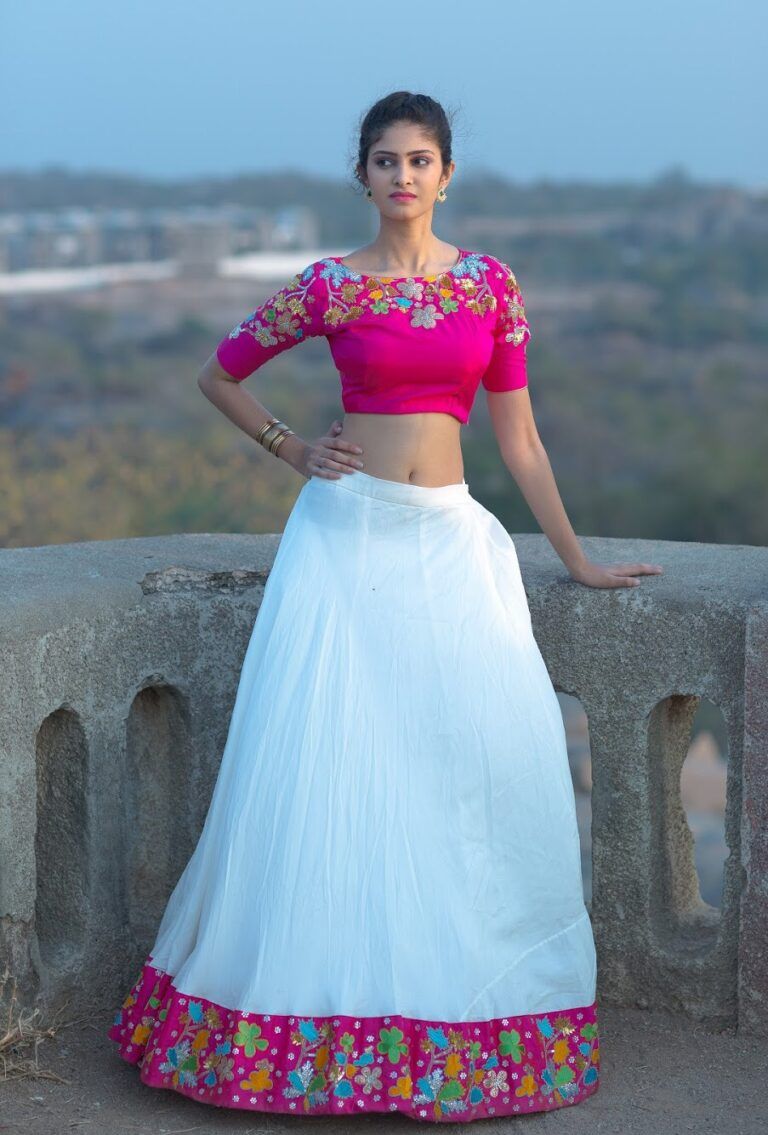 Manasa Varanasi navel photohoot stills