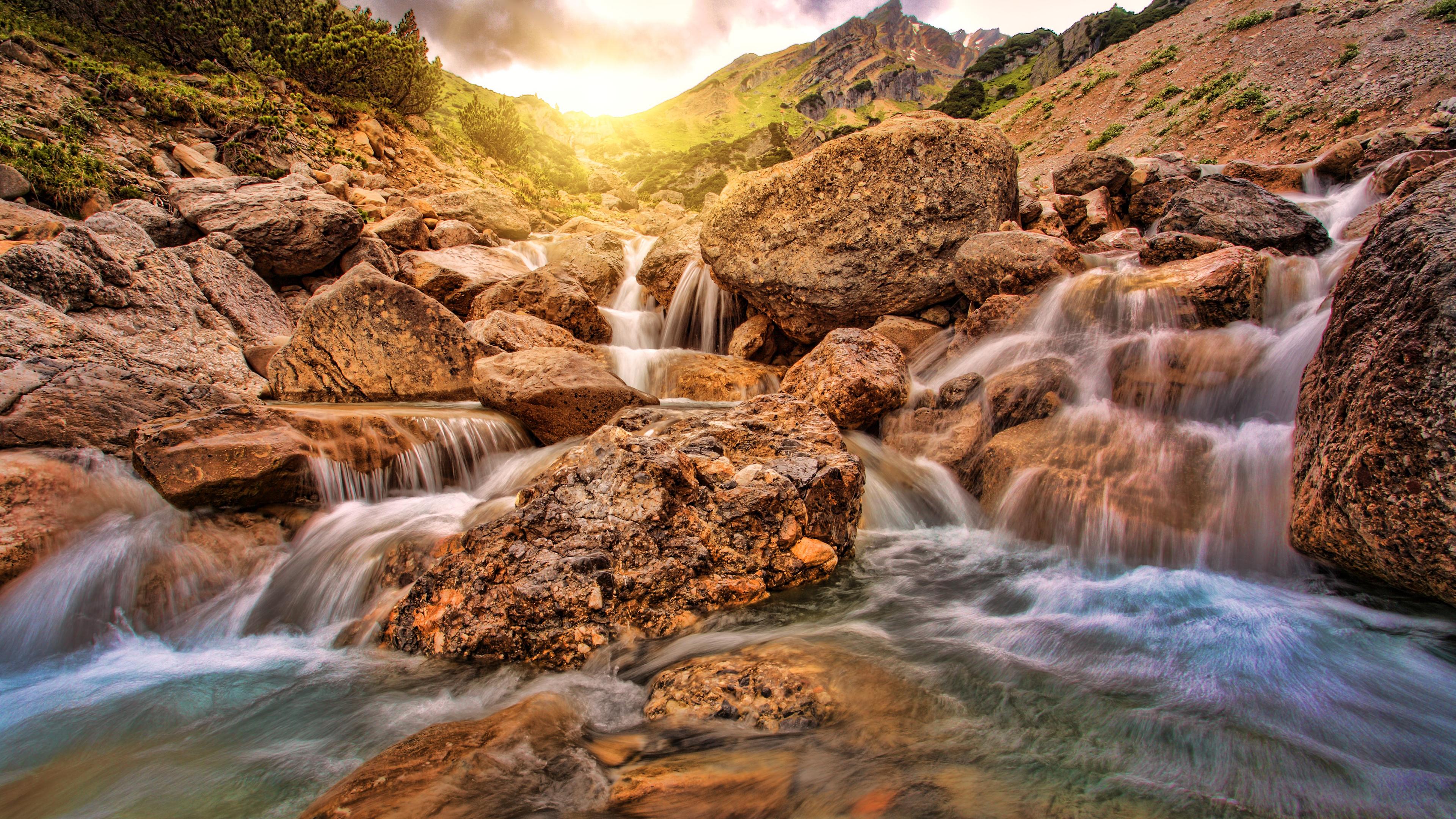 Amazing Waters Background Wallpaper 4K