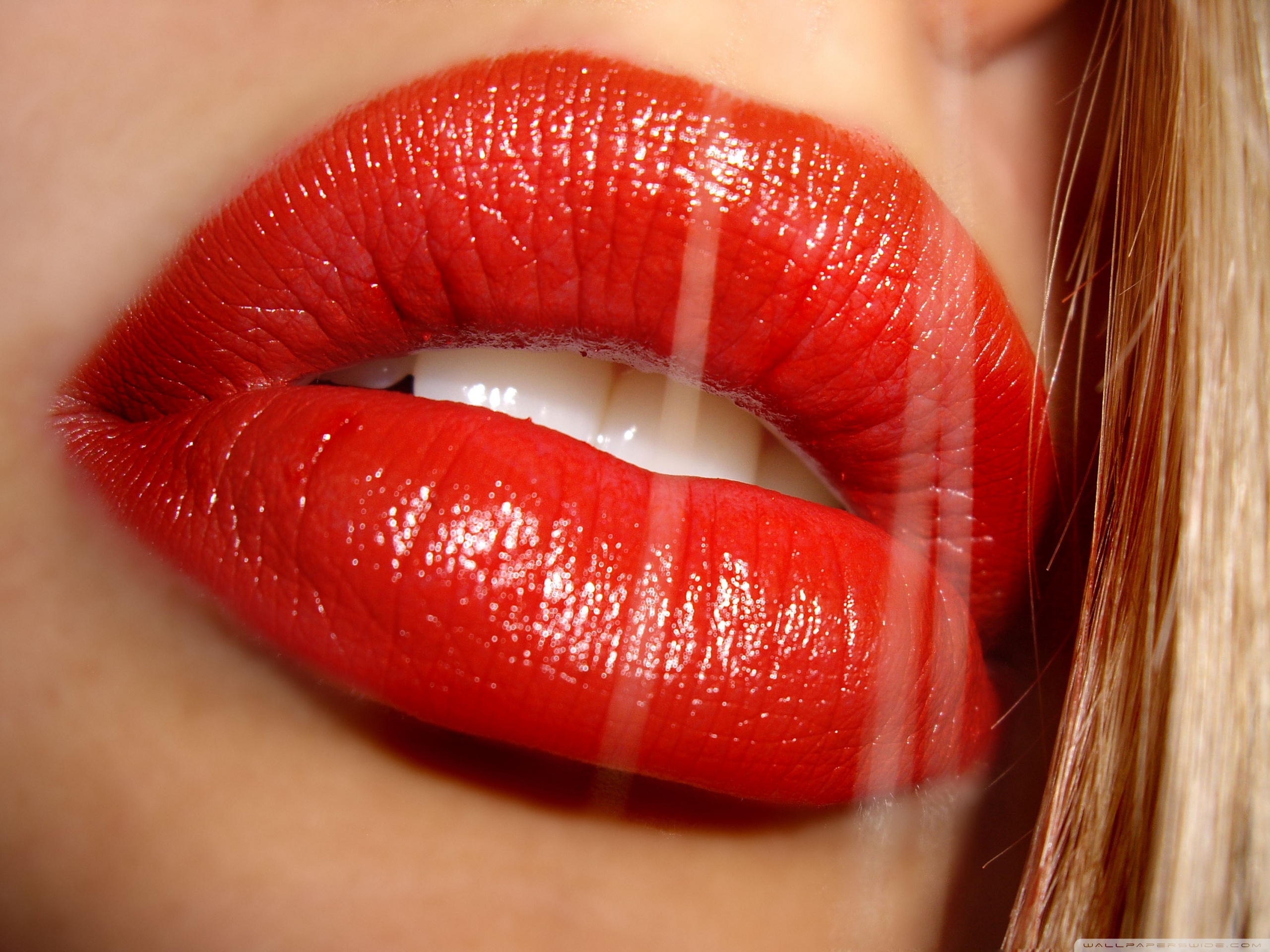 Red Lips Ultra HD Desktop