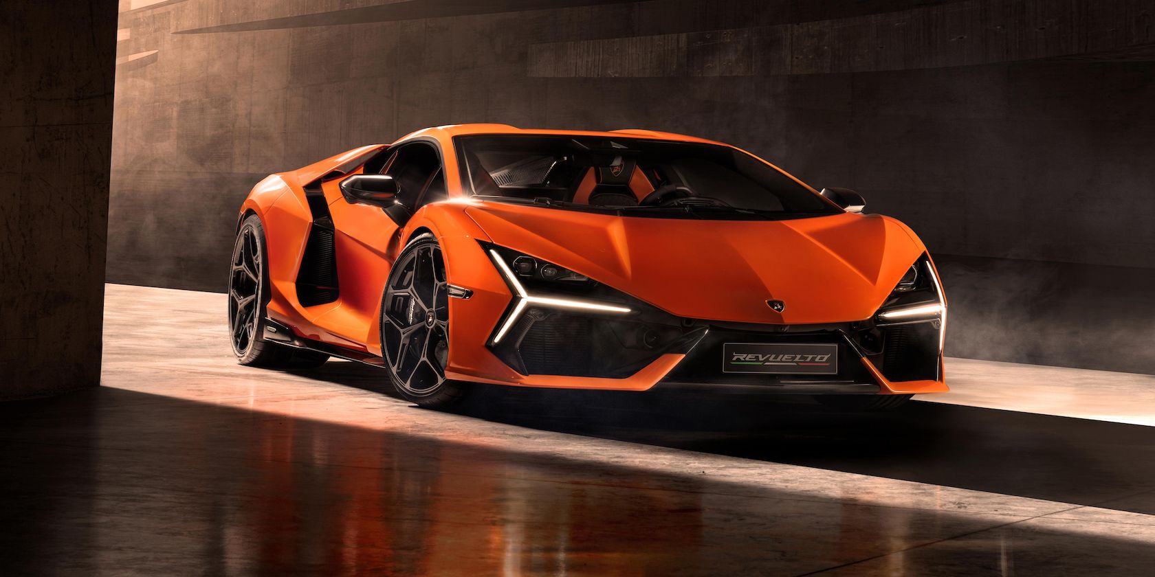 How the Lamborghini Revuelto Embraces