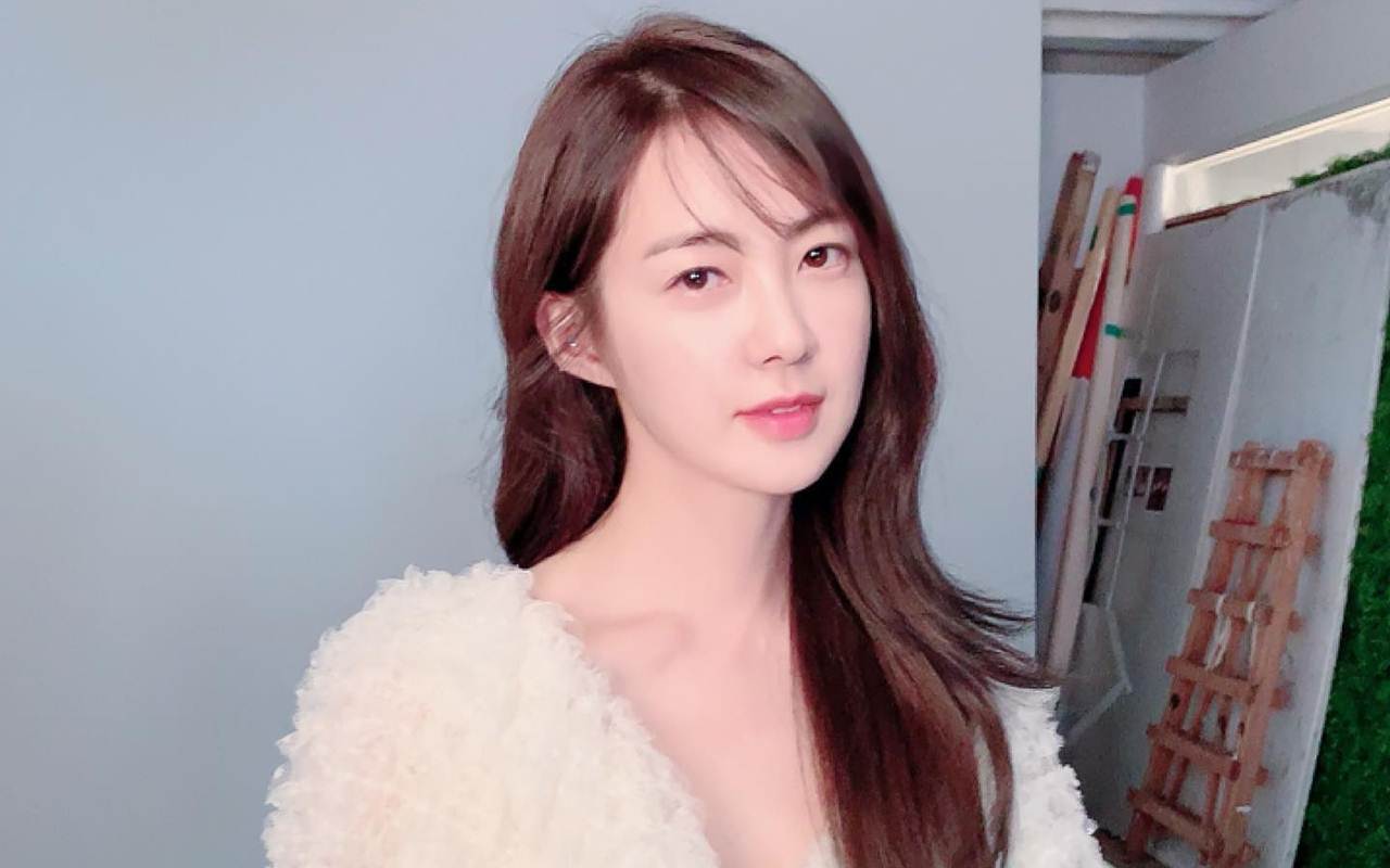 Visual Awet Muda Lee Yo Won Bikin Silau