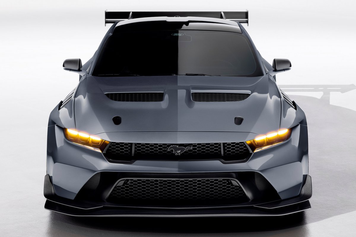 2025 Ford Mustang GTD picture