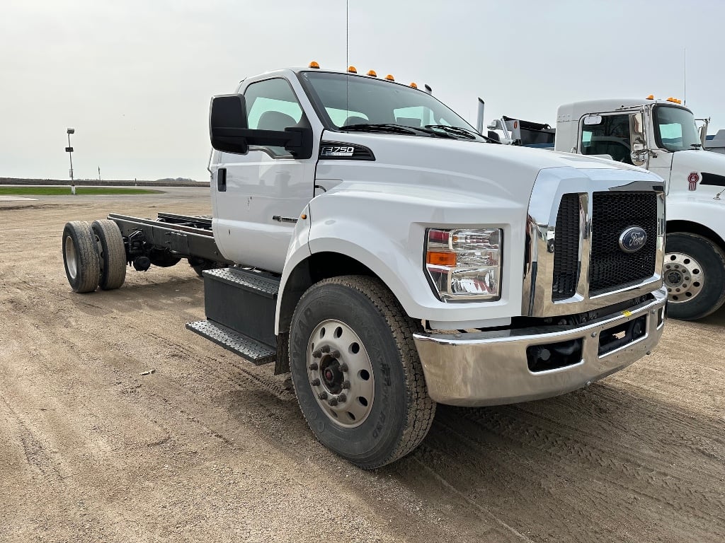 FORD F750 MEDIUM DUTYTRUCK FOR
