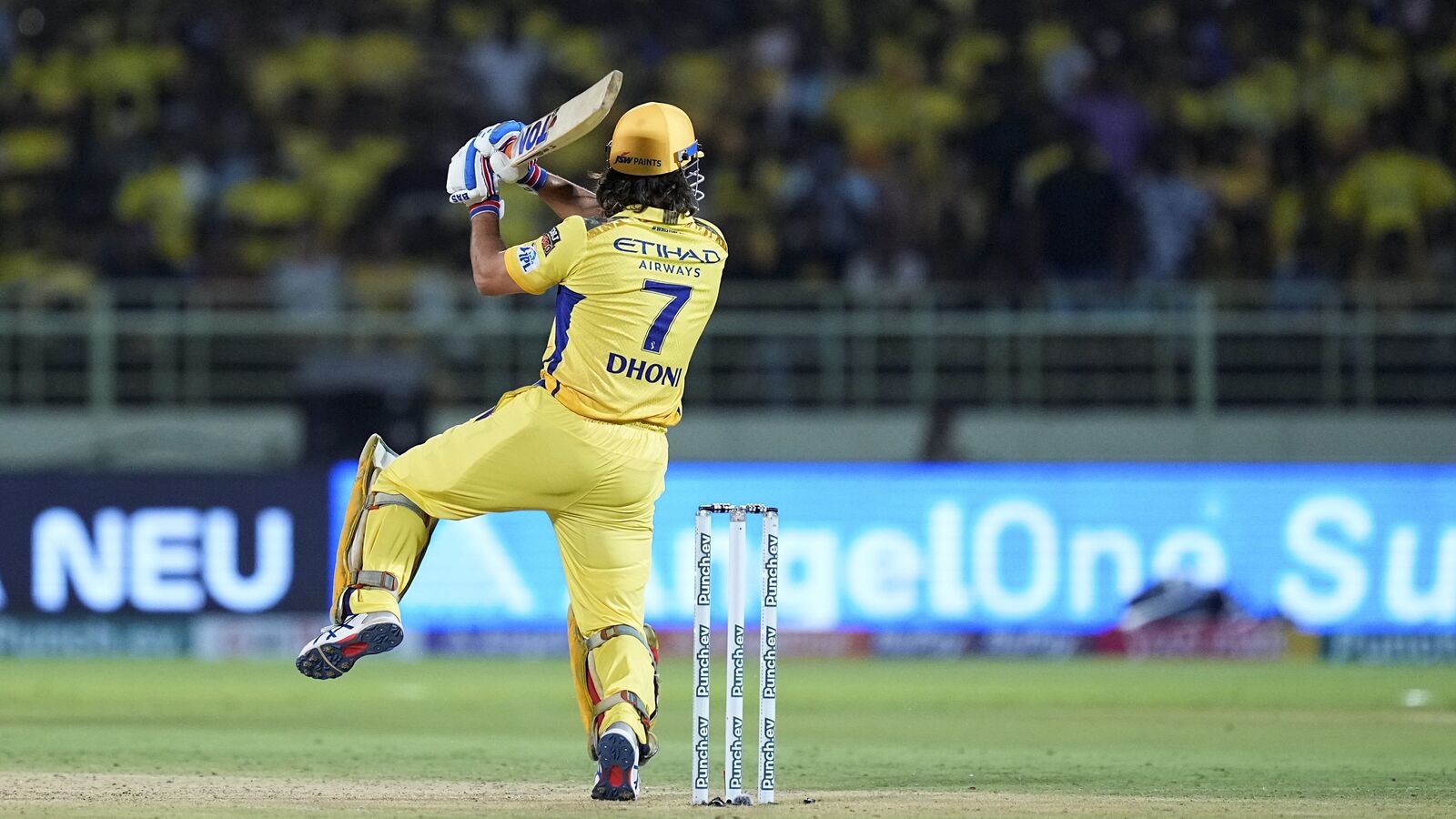 IPL 2024: Dhoni fans can't keep calm as