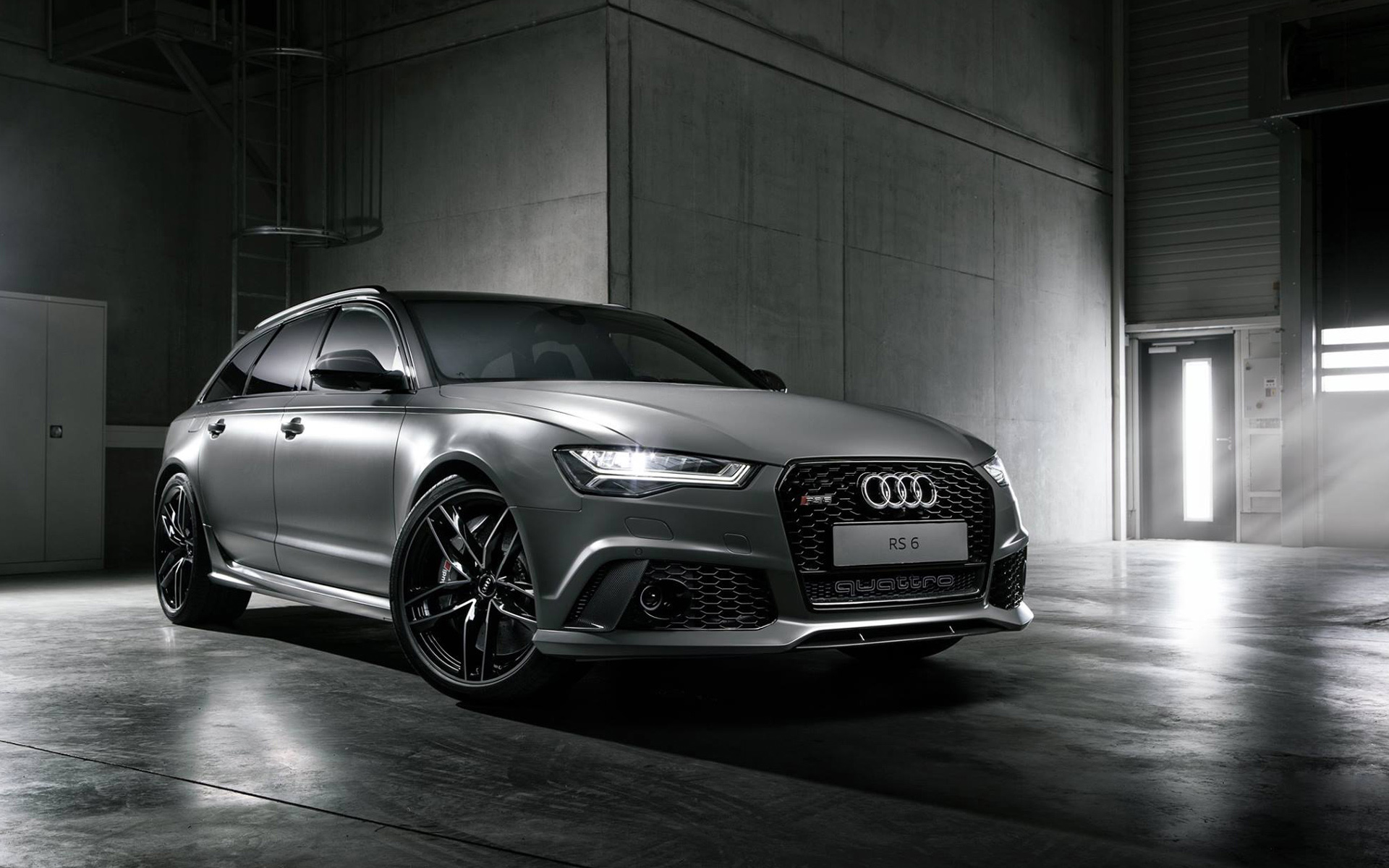 Audi RS6 Avant Exclusive Wallpaper