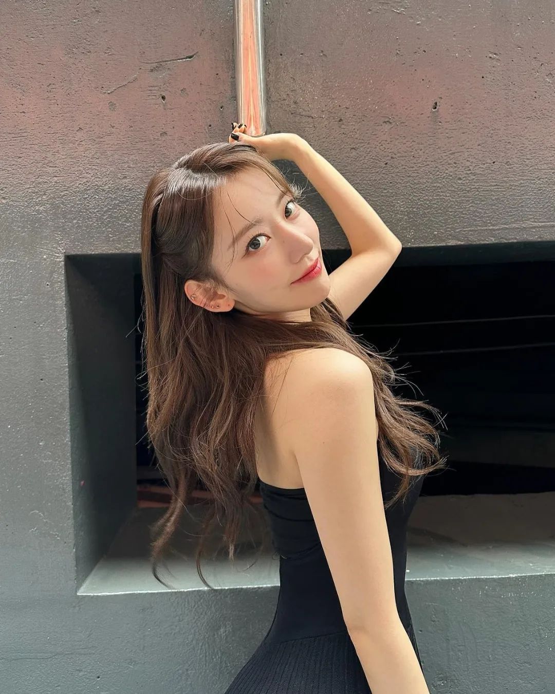 LE SSERAFIM Sakura Flaunts Charming