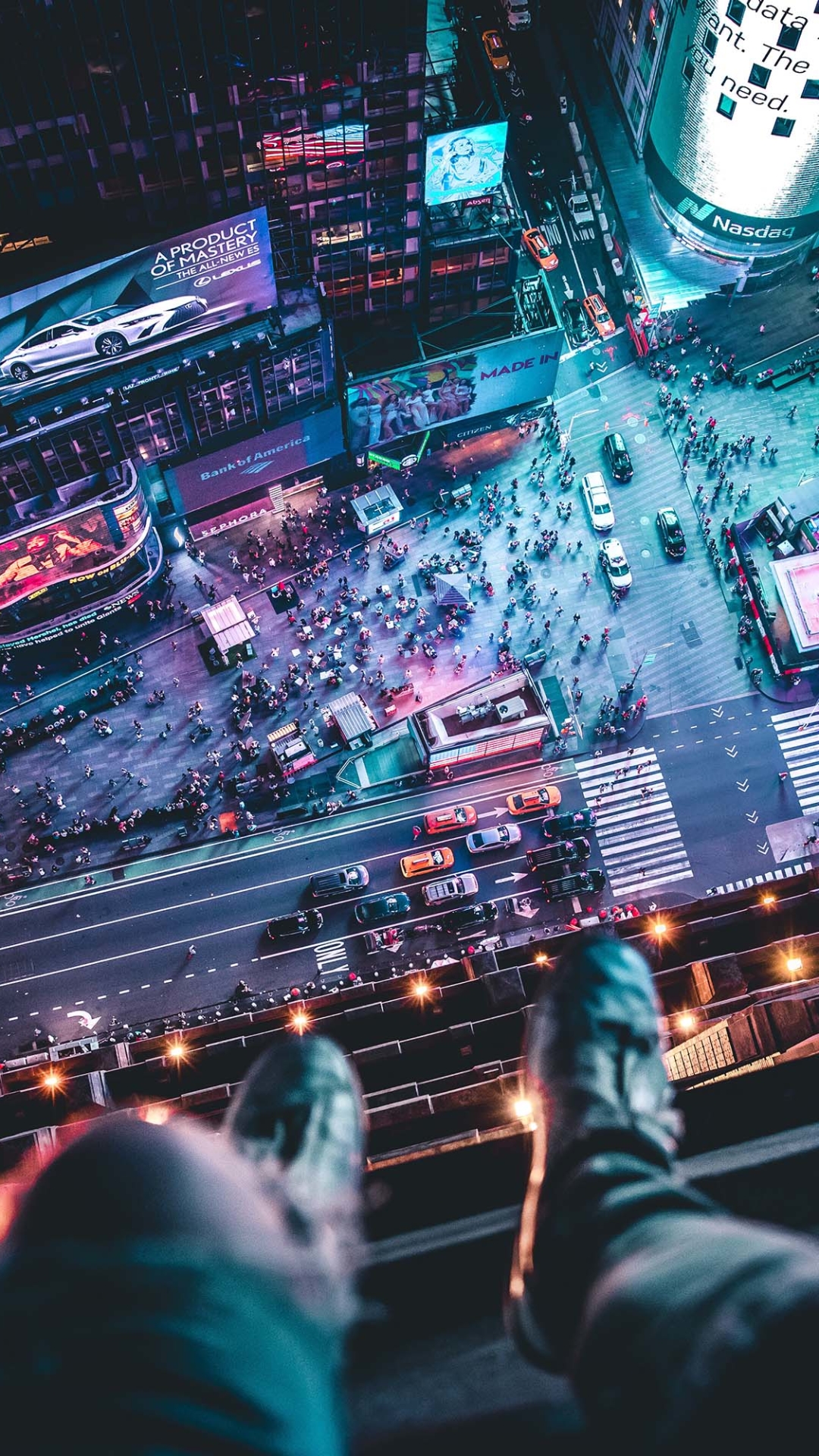Mobile wallpaper: Times Square, Man