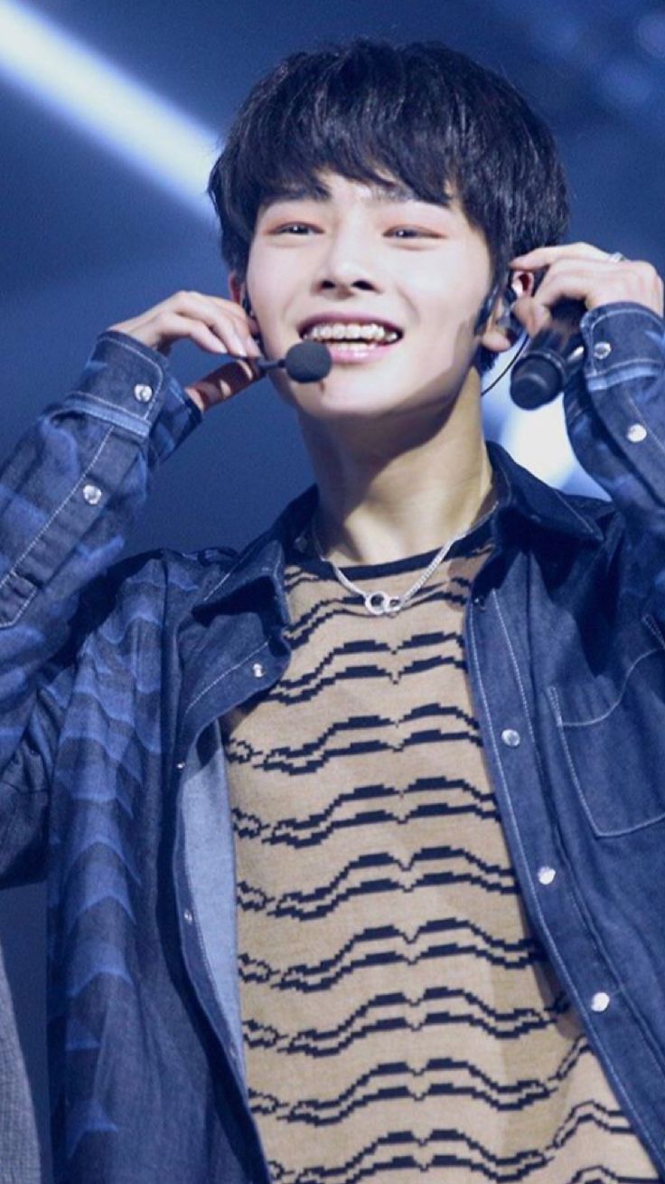 In smile, I.n. stray kids, Kim woo jin