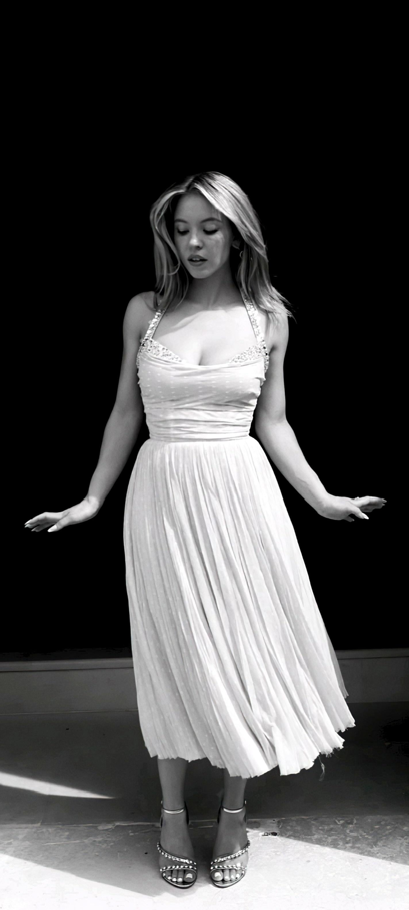 Sydney Sweeney wallpaper 1423x3162