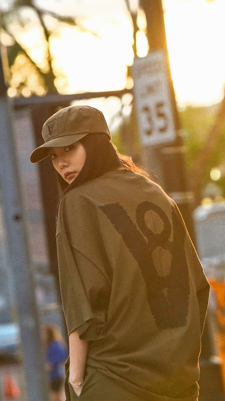 wallpaper. asian girl street kpop