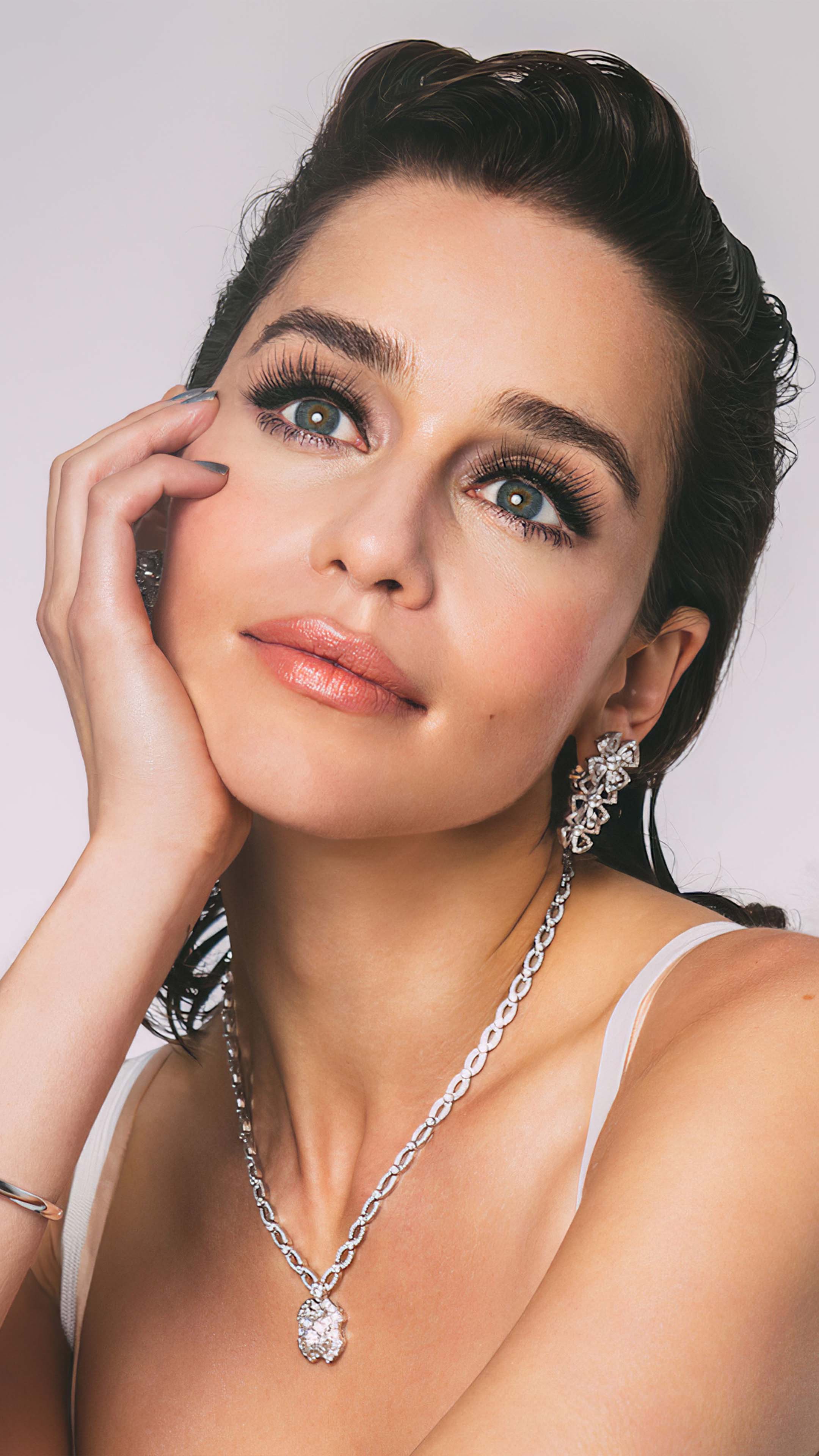 Emilia Clarke 2020 4K Ultra HD Mobile