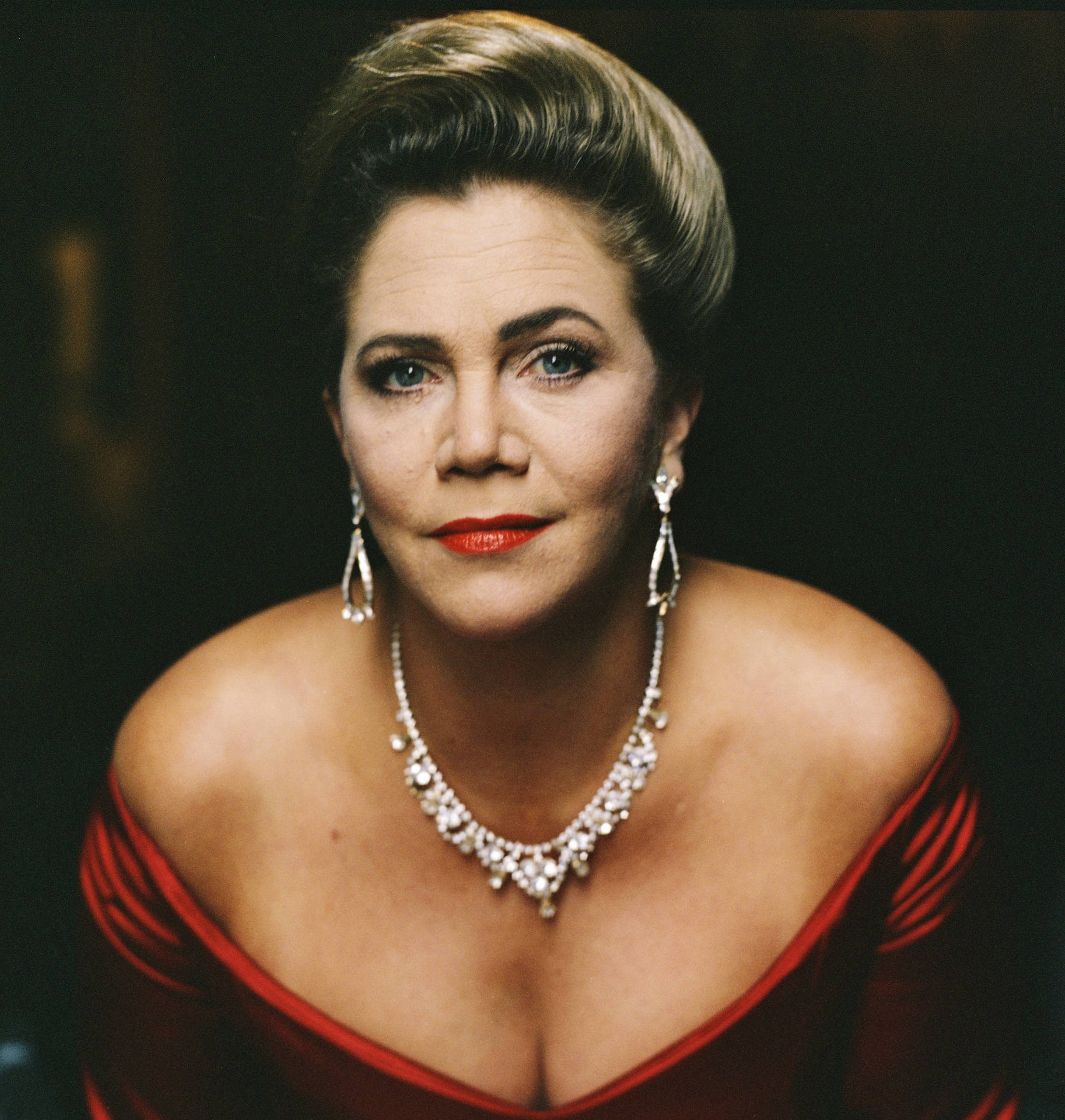 Kathleen Turner Wallpaper