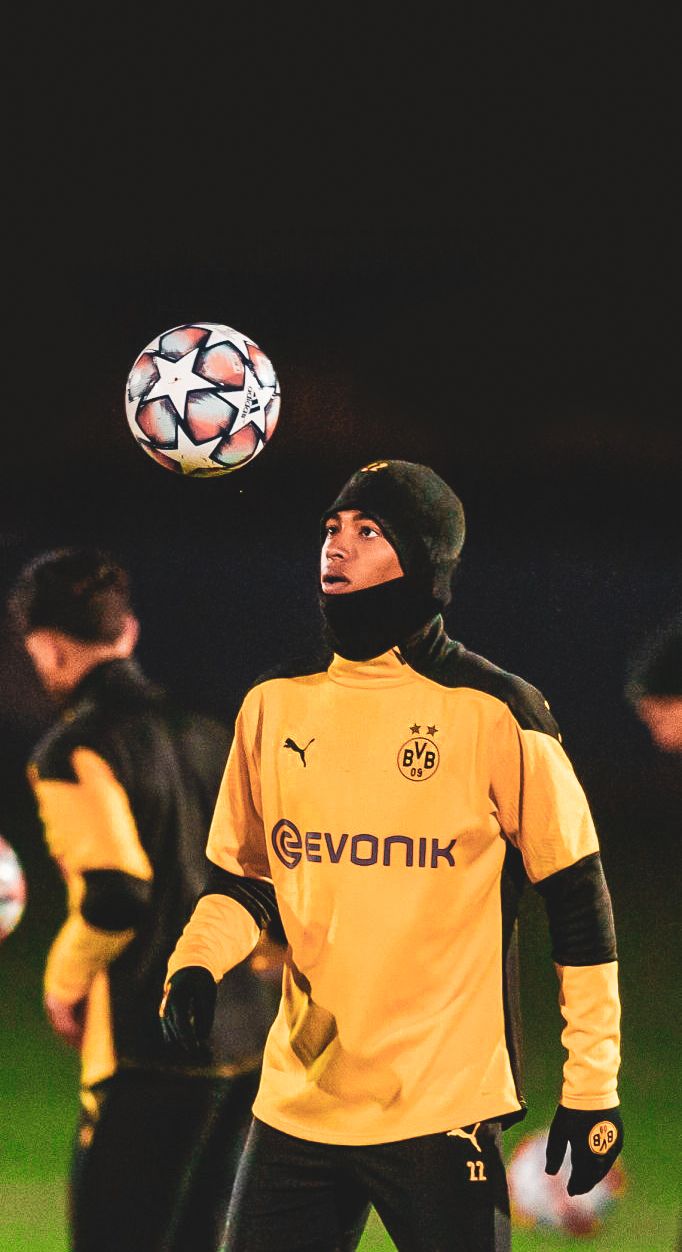 Soccer boyfriend, Football players