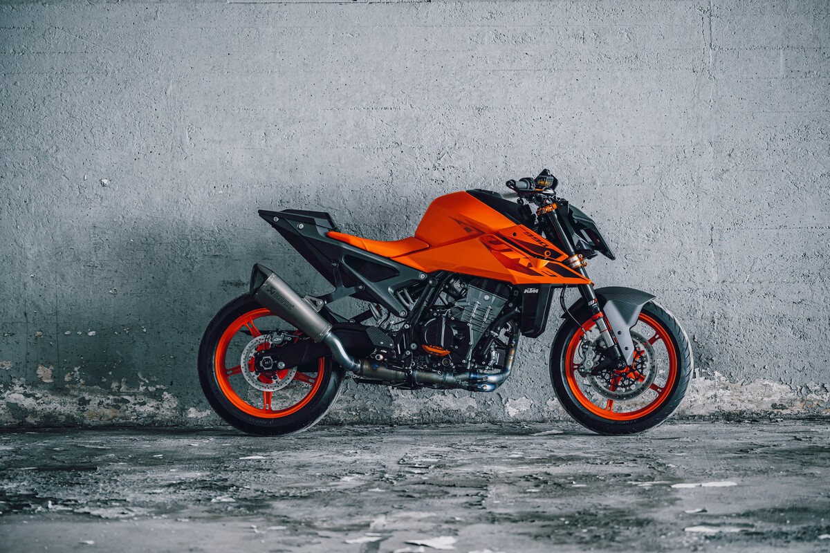 THE 2024 KTM 990 DUKE HITS THE BULLSEYE
