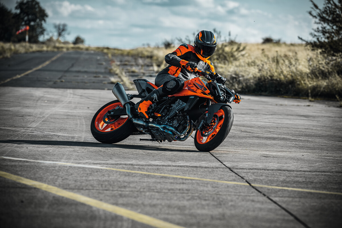 THE 2024 KTM 990 DUKE HITS THE BULLSEYE