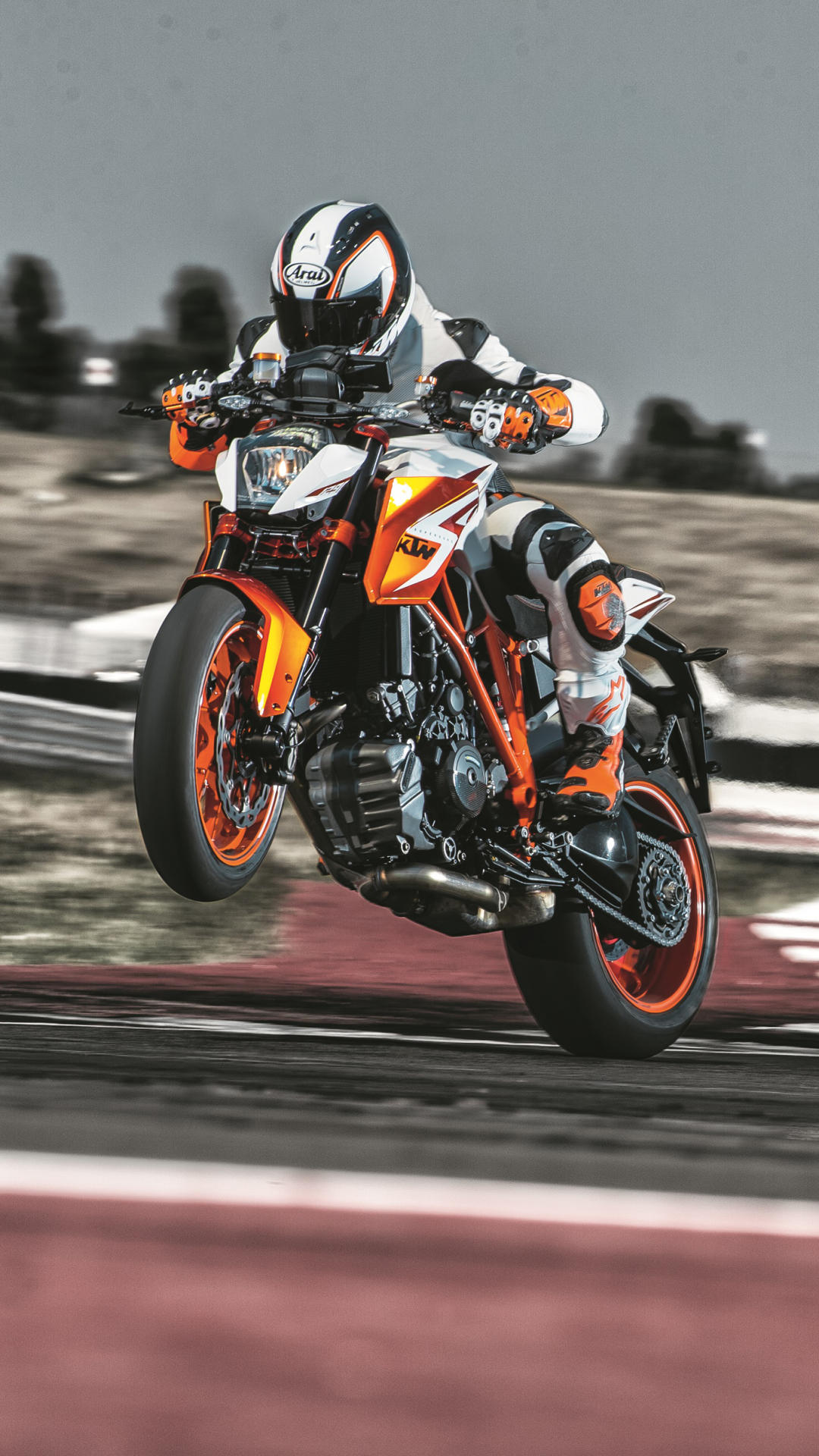 Download Ktm Super Duke wallpaper