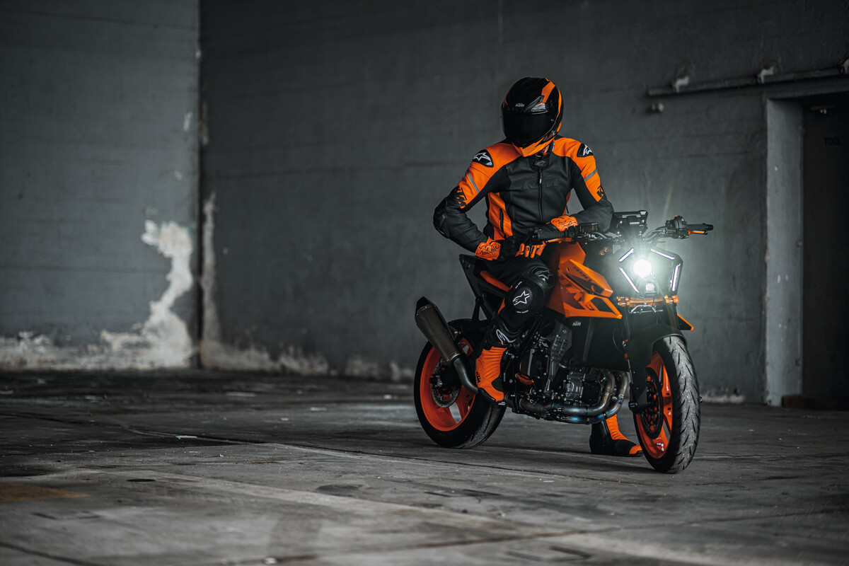 THE 2024 KTM 990 DUKE HITS THE BULLSEYE